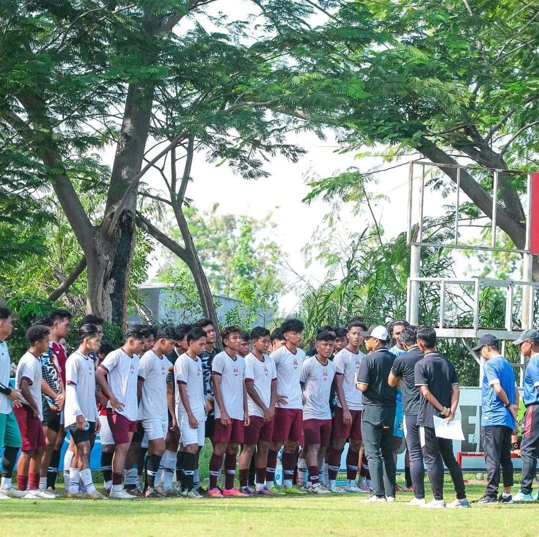 PUAS: Proses seleksi para pemain di Lapangan Siwalanpanji. (Instagram @deltras.official)