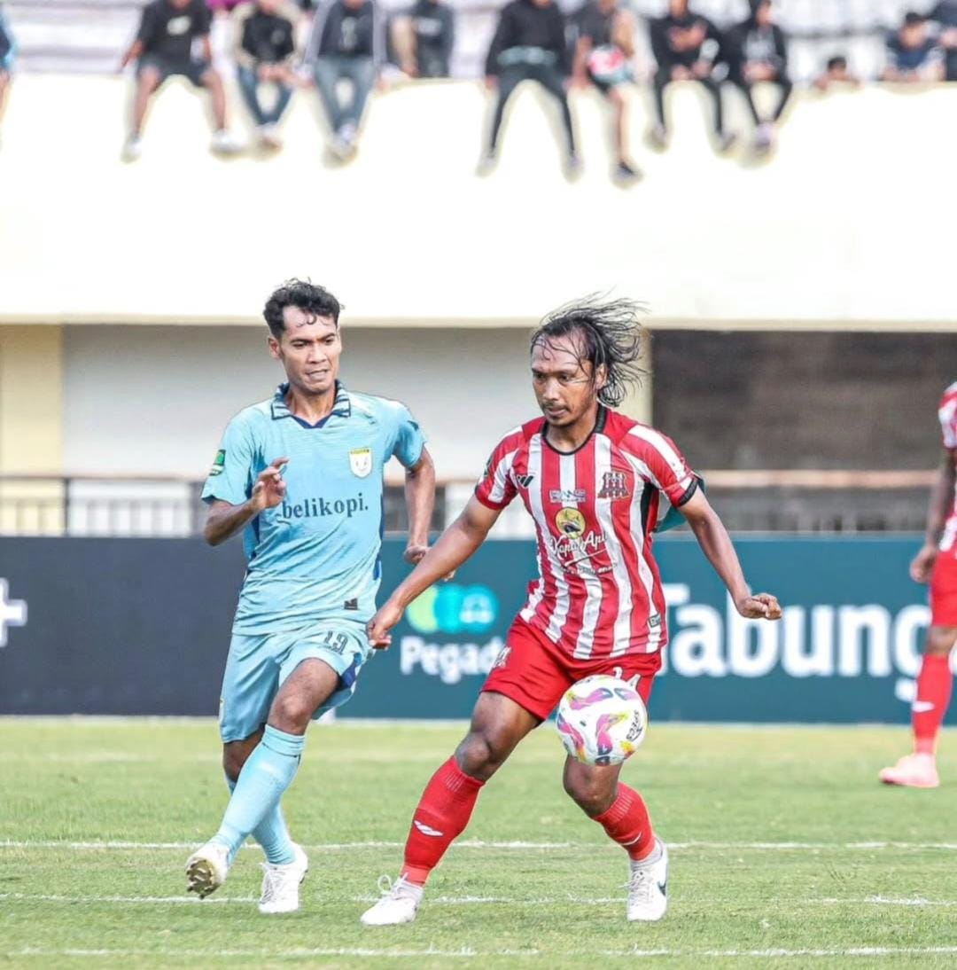 PINDAH: Skuad Deltras Sidoarjo saat menghadapi Persela Lamongan di Stadion Tuban Sport Centre. (FOTO DELTRAS SIDOARJO)