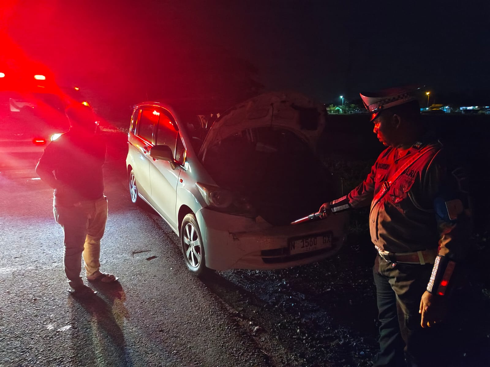 RUSAK: Kondisi kendaraan usai terlibat kecelakaan beruntun di Tol Porong arah Sidoarjo, Minggu (22/6).