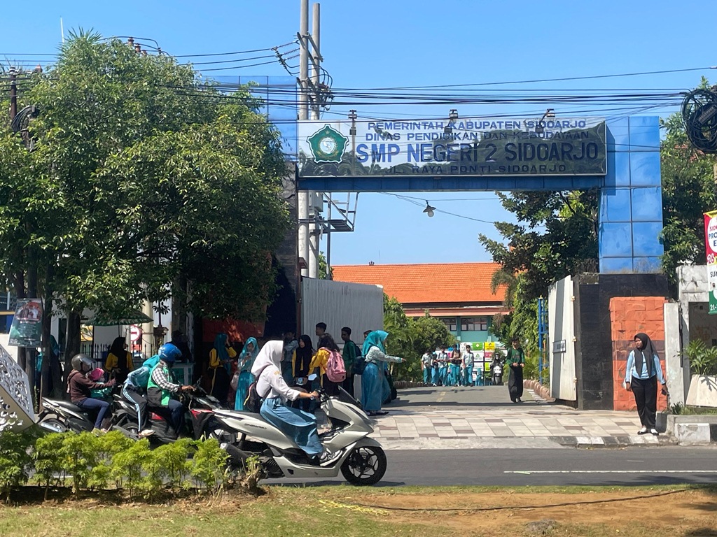 UNGGULAN: SMPN 2 Sidoarjo menjadi salah satu sekolah favorit pilihan siswa dalam SPMB. (M SAIFUL ROHMAN/RADAR SIDOARJO)