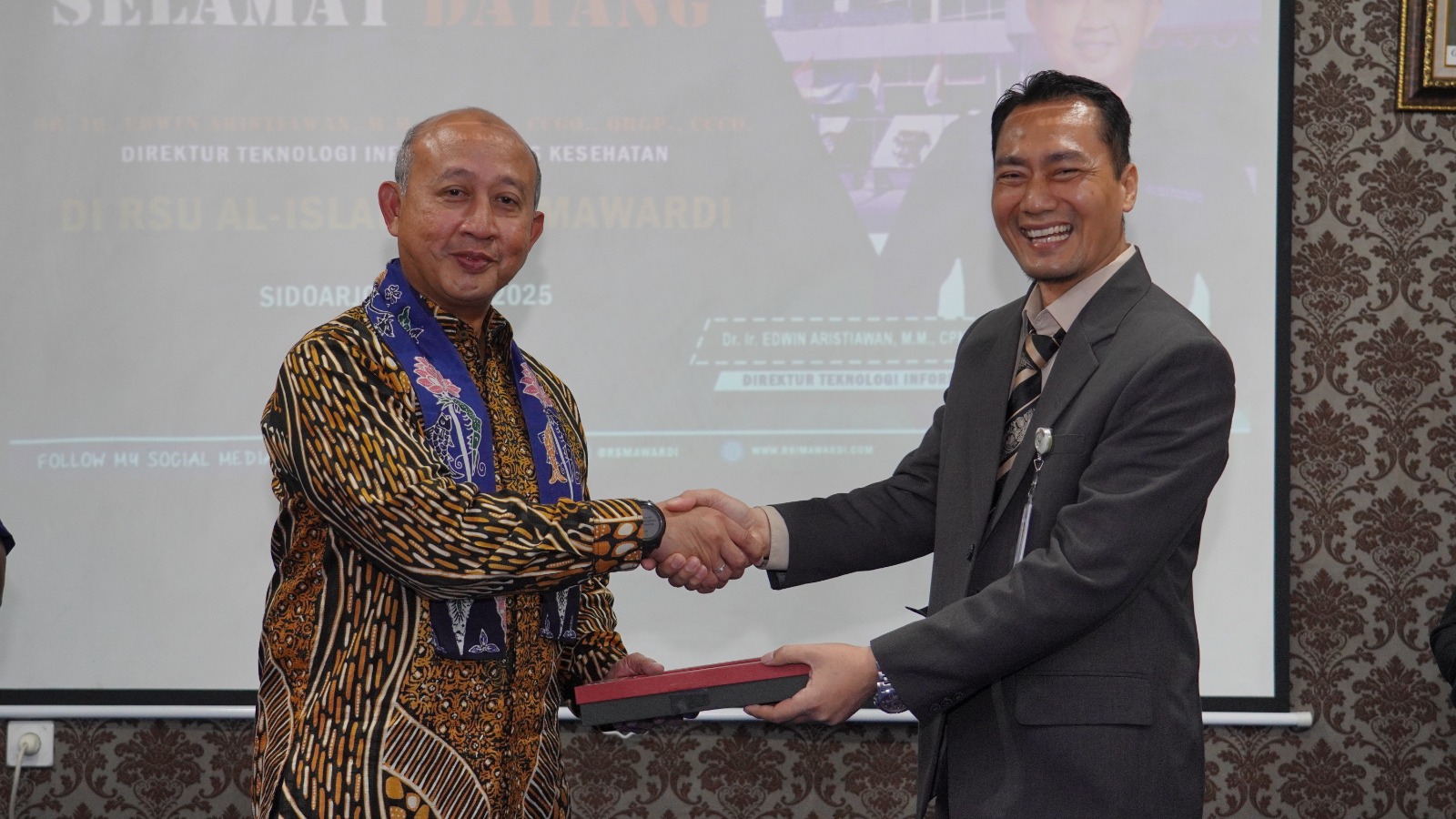 KOORDINASI: Kunjungan Direktur Teknologi dan Informasi BPJS Kesehatan (kiri) di Rumah Sakit Umum H.M. Mawardi.
