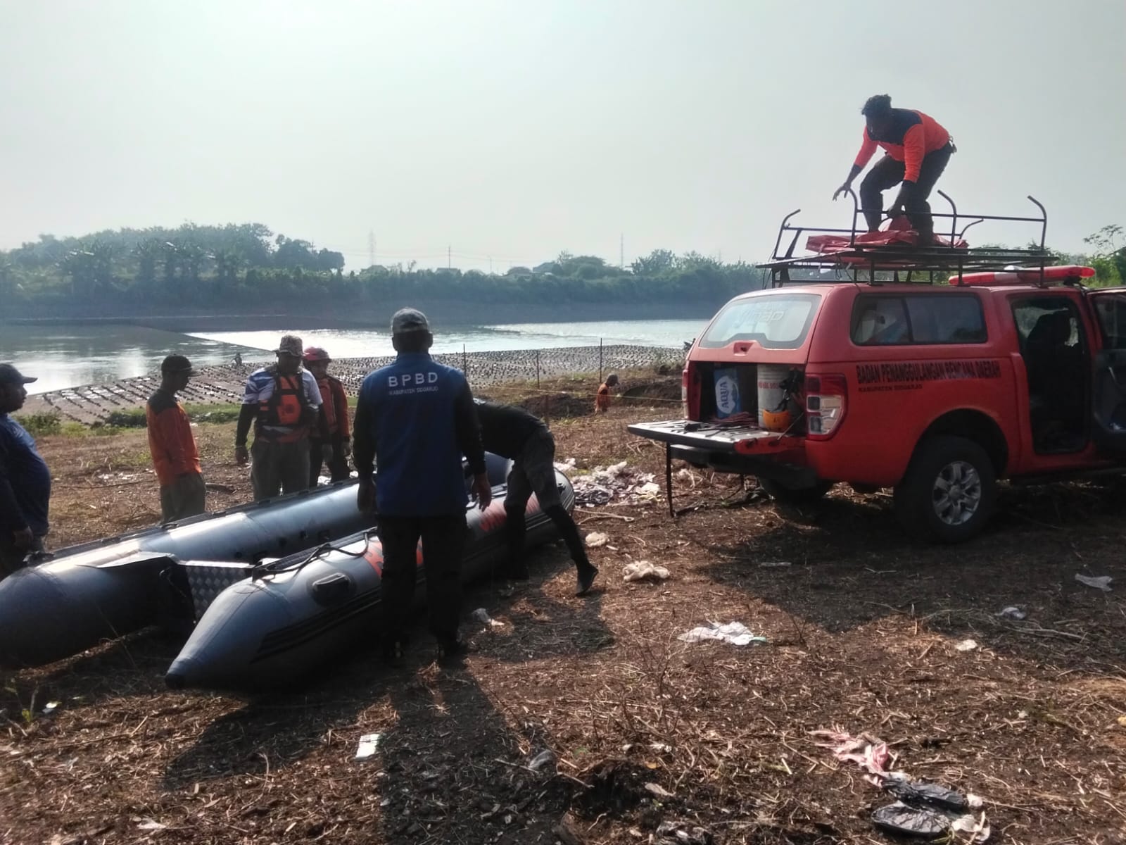 BELUM DITEMUKAN: Proses pencarian oleh BPBD Sidoarjo dan tim gabungan.