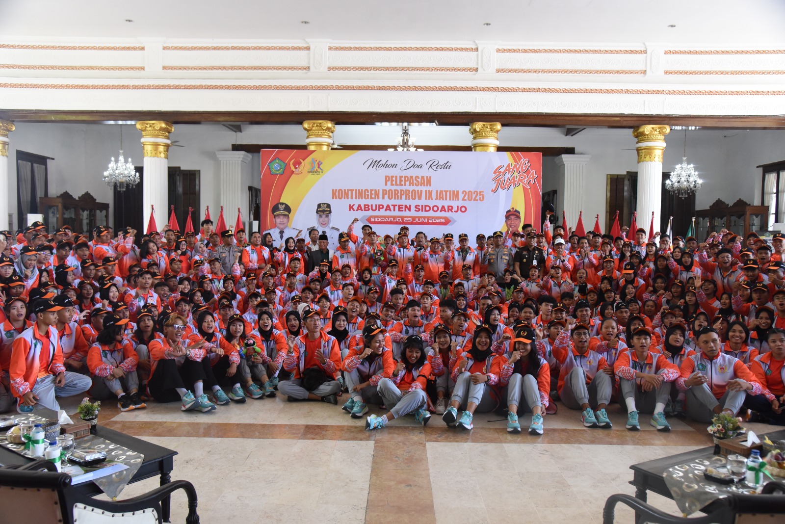 TETAP SEMANGAT: Sidoarjo mengirimkan sebanyak 1.322 atlet. Mereka bertanding di 67 cabang olahraga yang dipertandingkan.