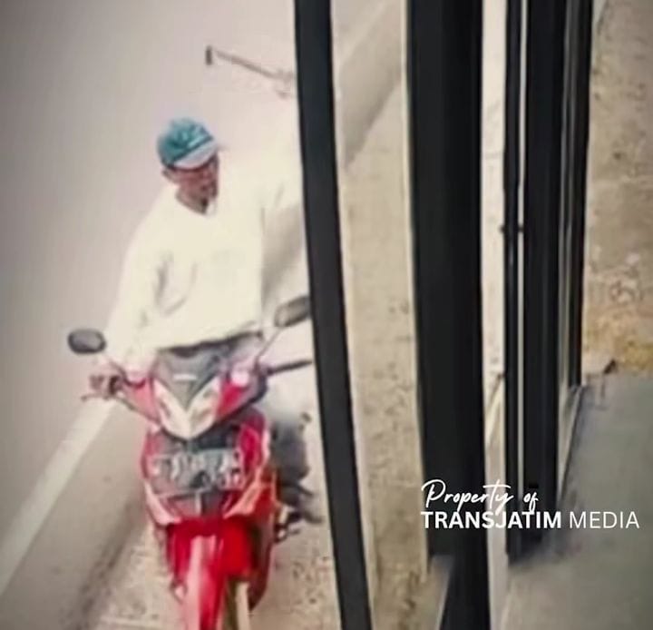 BARANG BUKTI: Terduga pelaku pemecah kaca halte Trans Jatim.&nbsp;(DIKY SANSIRI/RADAR SIDOARJO)