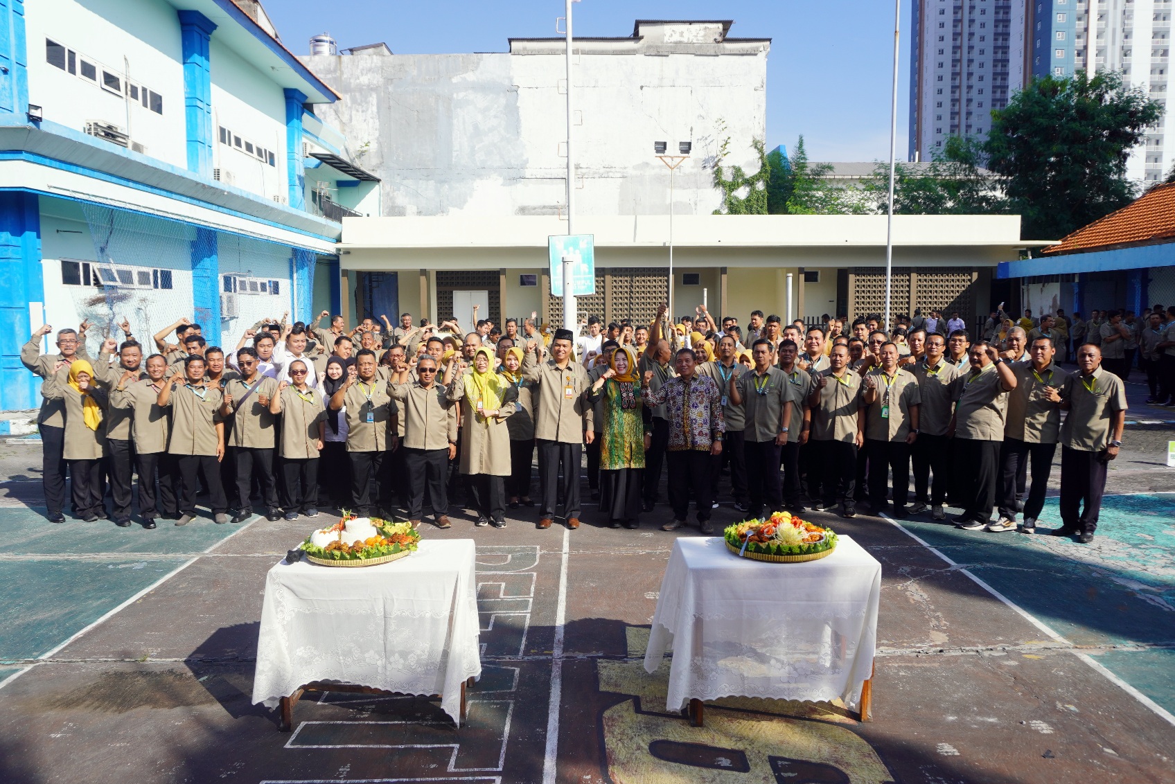 KOMPAK: Dalam rangka memperingati Hari Ulang Tahun (HUT) ke-47, Perumda Delta Tirta Sidoarjo menggelar apel pagi yang berlangsung pada Senin, 7 Juli 2025.
