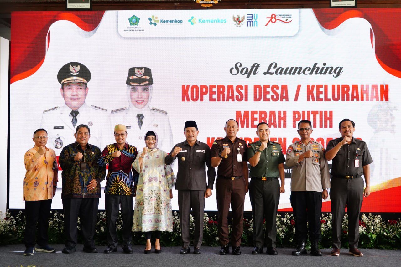 SUKSES: Bupati Sidoarjo Subandi beserta Forkopimda dan pejabat terkait melaunching Koperasi Merah Putih di Pendapa Delta Wibawa. (M SAIFUL ROHMAN/RADAR SIDOARJO)