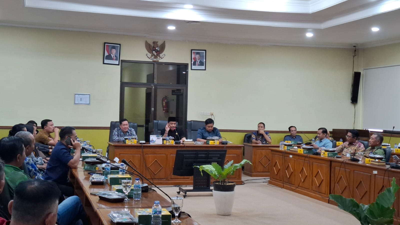 BUTUH PERHATIAN: Suasana hearing evaluasi Porprov Jatim IX bersama para pengurus cabor. (M SAIFUL ROHMAN / RADAR SIDOARJO)