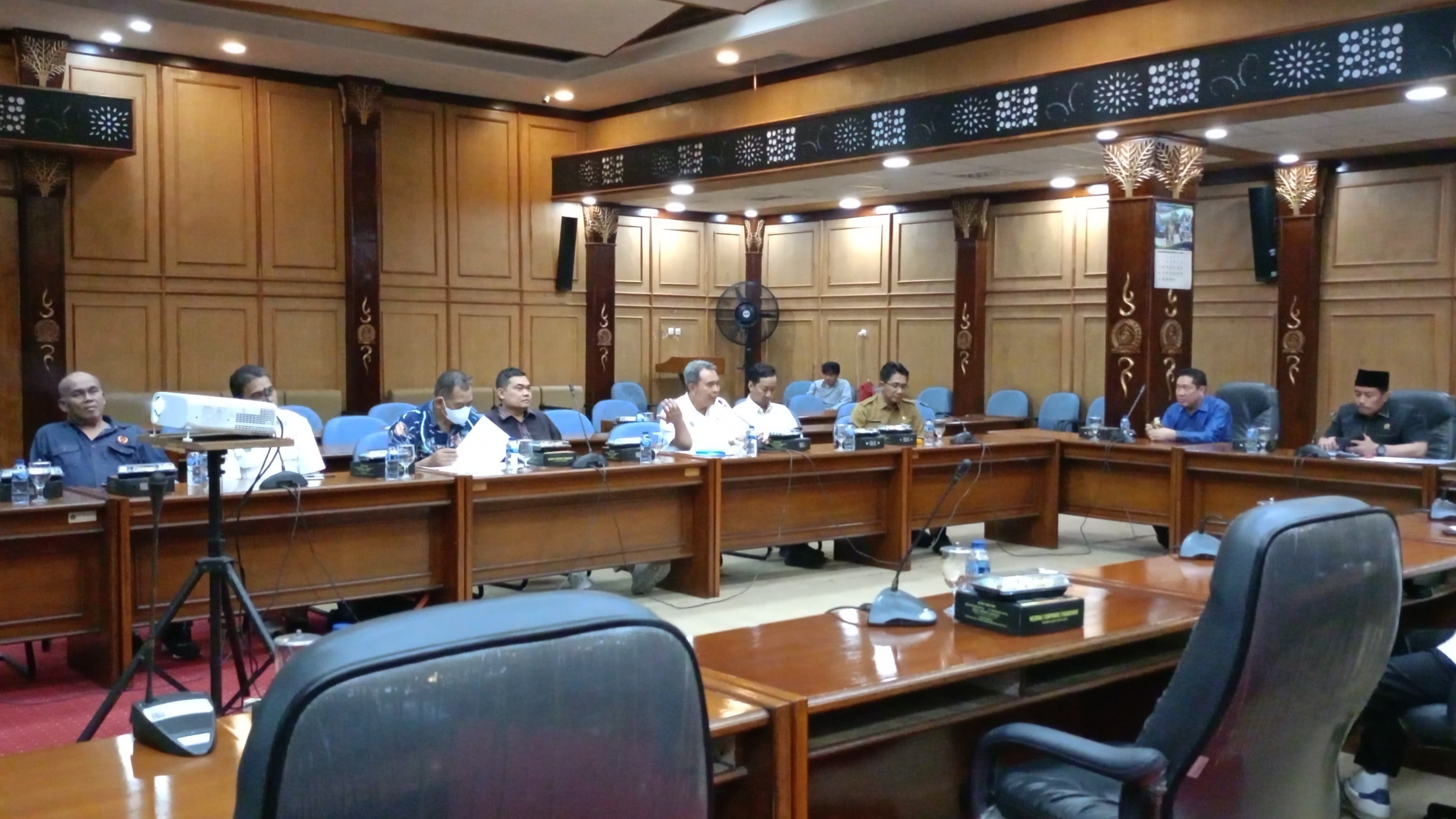 GAGAL: Suasana rapat evaluasi hasil Porprov antara Komisi D DPRD Sidoarjo dan pengurus KONI Sidoarjo. (M SAIFUL ROHMAN/RADAR SIDOARJO)