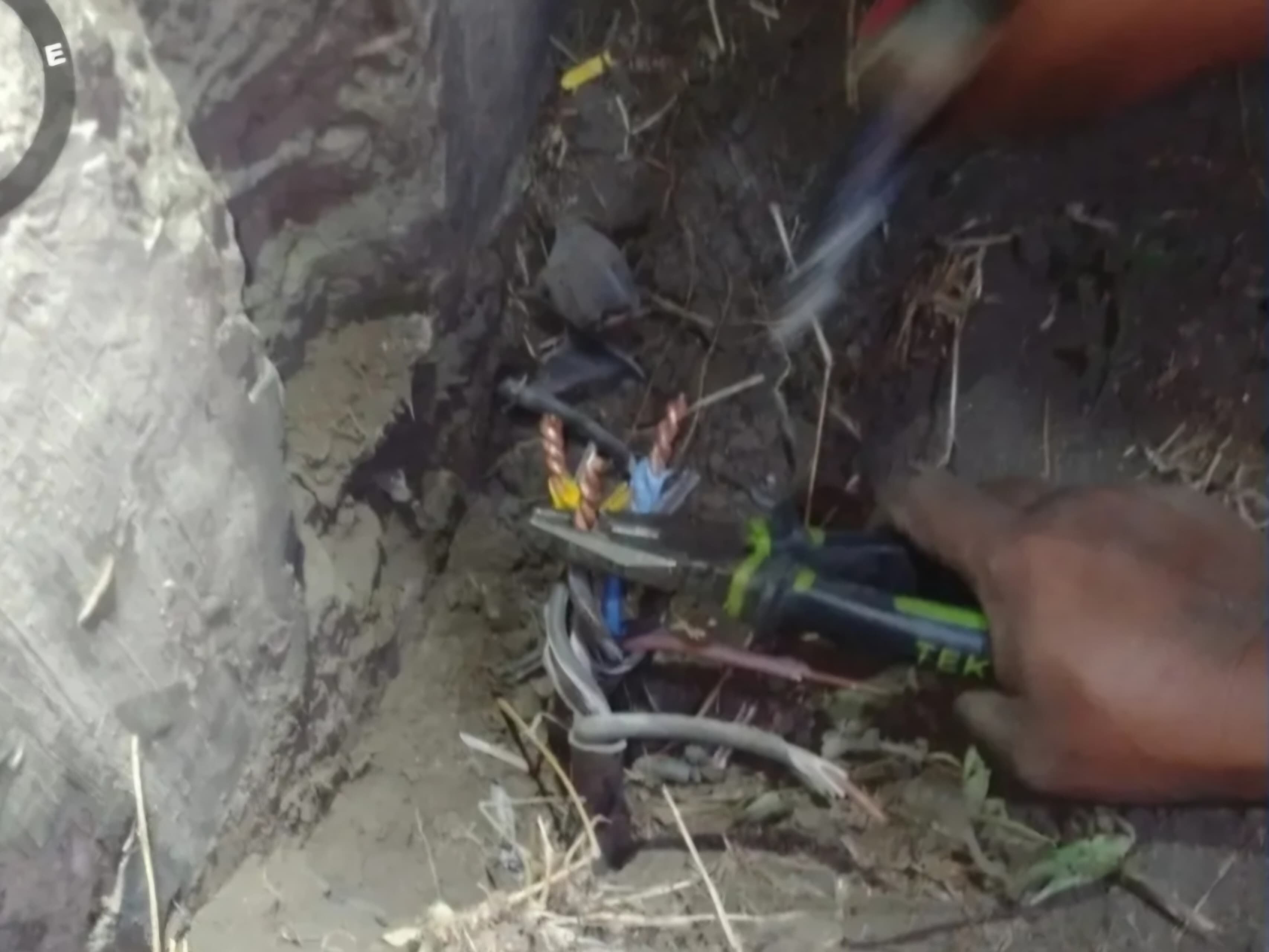 RUSAK: Kabel PJU Arteri Porong dipotong orang tidak dikenal. (IST)