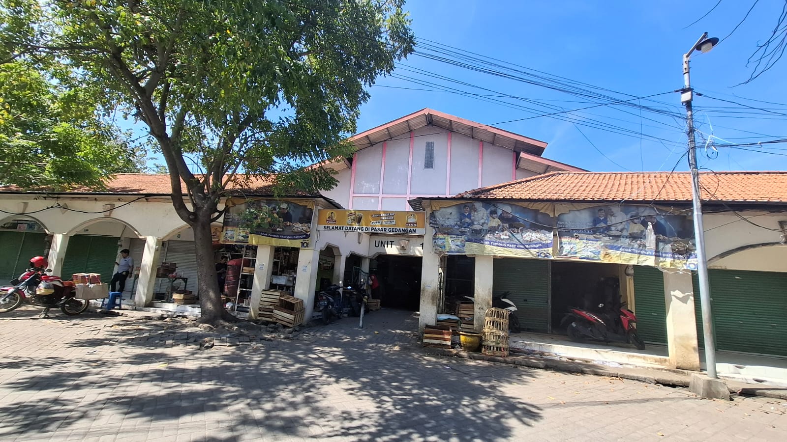DIPERBAIKI: Pasar Tradisional Gedangan salah satu yang akan direhabilitasi. (M SAIFUL ROHMAN/RADAR SIDOARJO)