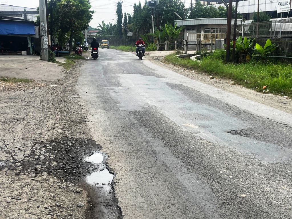PERBAIKAN JALAN: Jalan Industri ruas Sidokepung&ndash;Buduran menjadi salah satu ruas yang akan dibeton. (M SAIFUL ROHMAN/RADAR SIDOARJO)