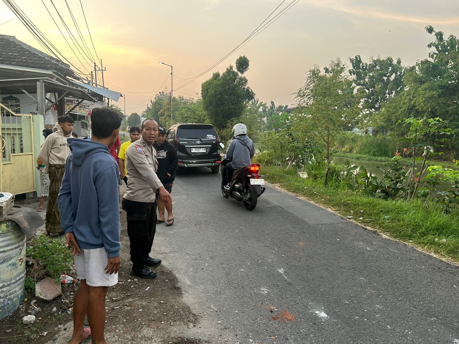 NAHAS: Polisi sedang melakukan olah TKP, Minggu (20/7).
