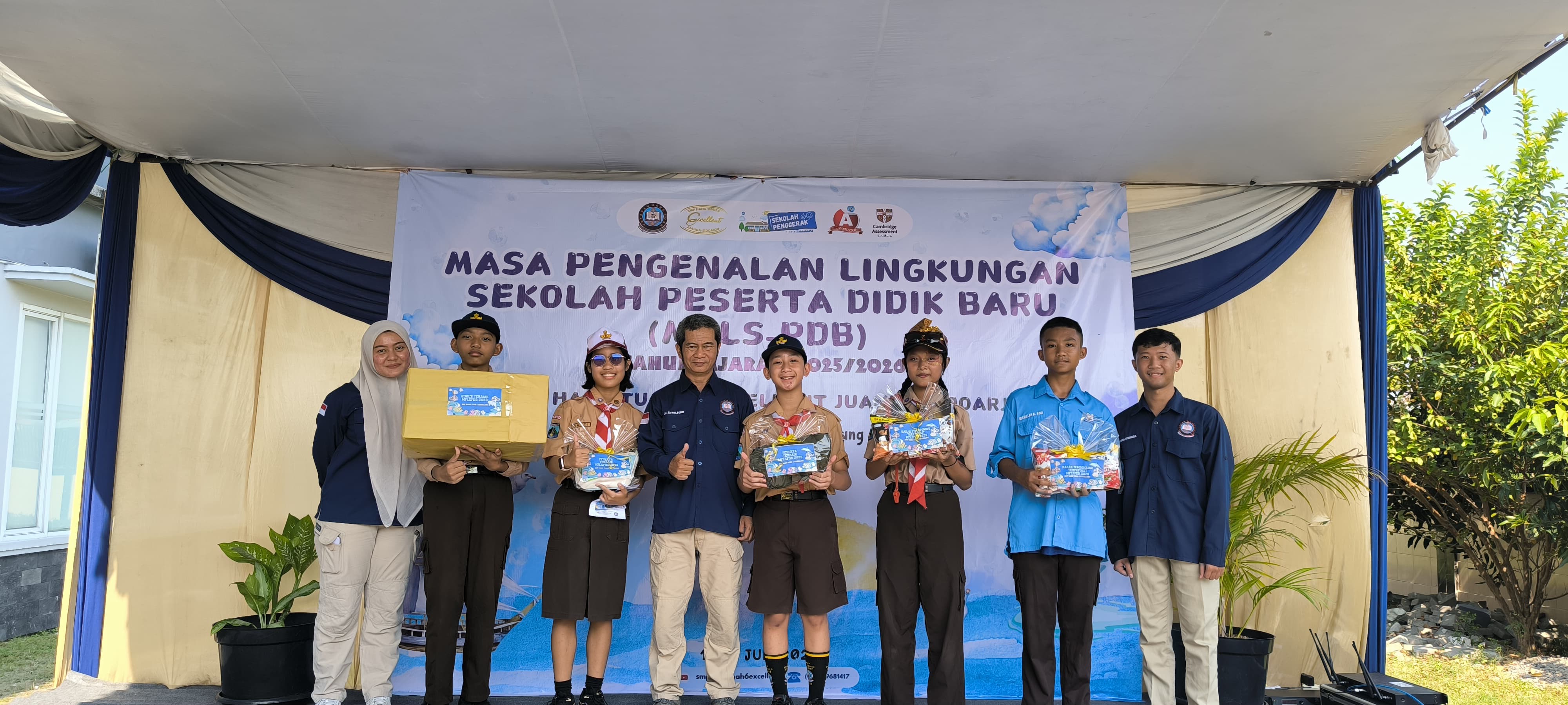 REWARD: Para siswa dalam kegiatan MPLS SMP Hang Tuah 6 Excellent Juanda. (ANAS/RADAR SIDOARJO)