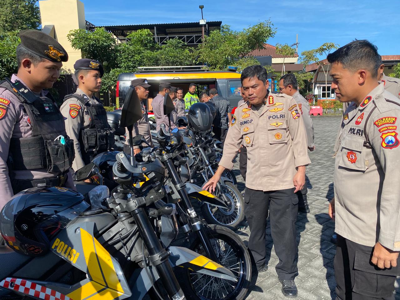 KELAYAKAN: Kendaraan dinas operasional Polresta Sidoarjo saat dilakukan pengecekan untuk menunjang pelayanan kepada masyarakat.