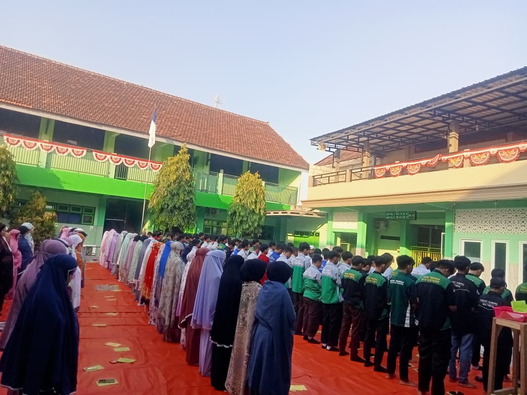 DHUHA : Dewan guru dan siswa SMK Ma