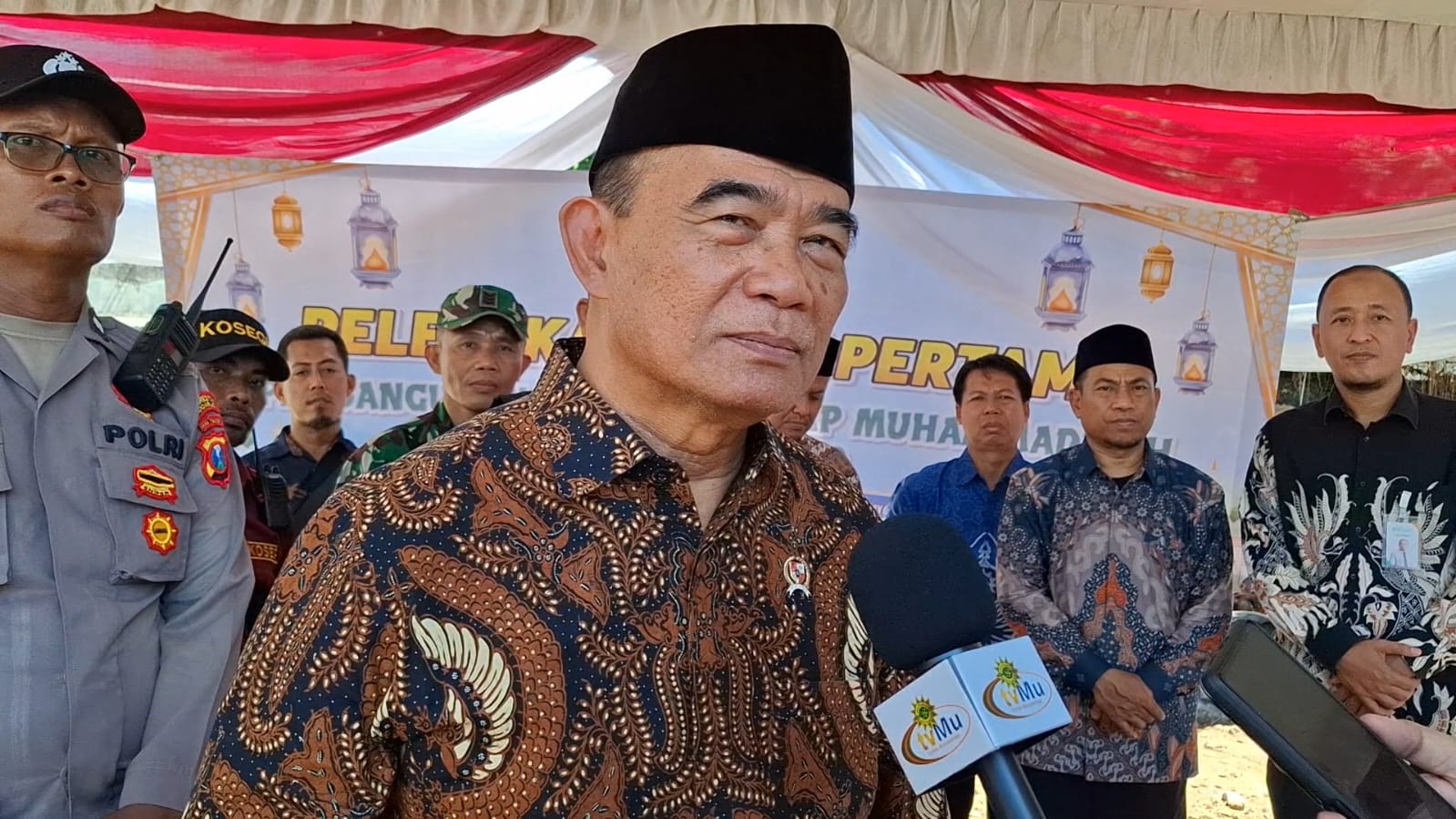 EVALUASI: Penasihat Khusus Presiden Bidang Urusan Haji, Muhadjir Effendy saat kegiatan di Kecamatan Sukodono. (M SAIFUL ROHMAN/RADAR SIDOARJO)