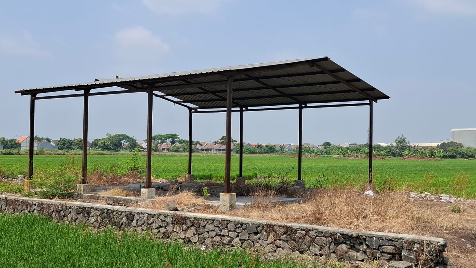 MANGKRAK: Tempat Pengolahan Sampah Terpadu (TPST) Pekarungan, Kecamatan Sukodono mati suri. (M SAIFUL ROHMAN/RADAR SIDOARJO)