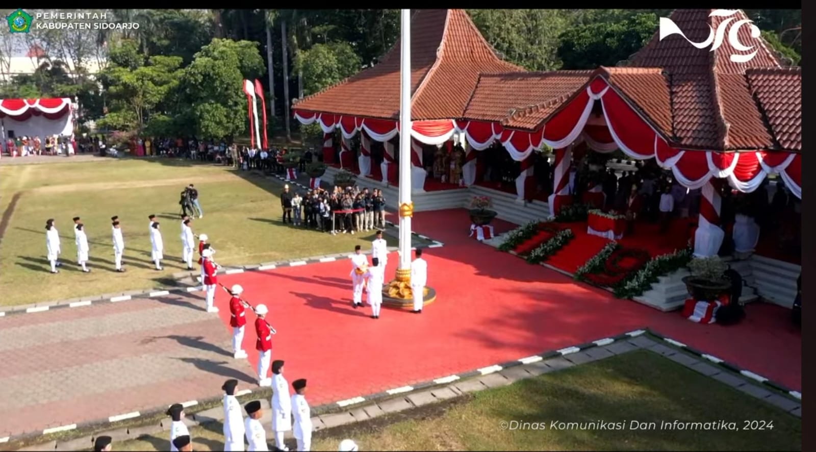 DOKUMENTASI: Kegiatan peringatan detik-detik Proklamasi Kemerdekaan Republik Indonesia ke-79 tahun kemarin masih digelar di Alun-alun Sidoarjo. (FOTO ISTIMEWA)