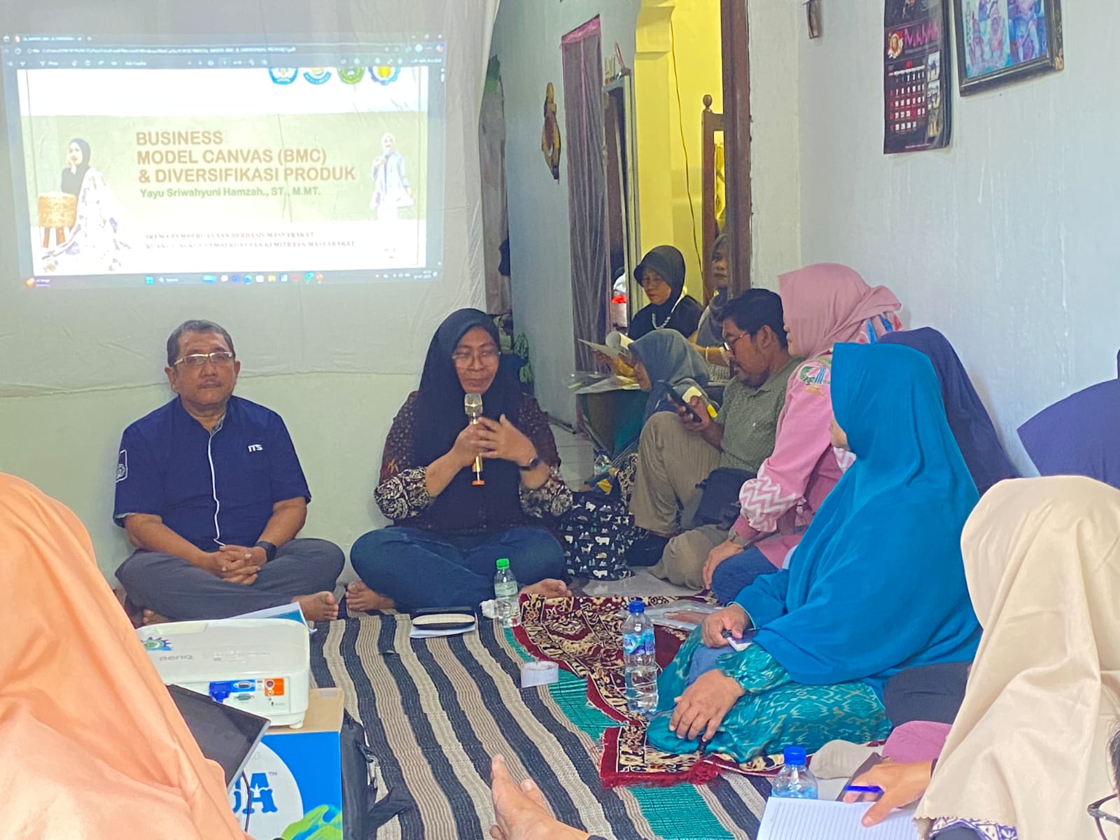 BERMANFAAT: Kegiatan pelatihan di Kebon Alam Ecoprint.