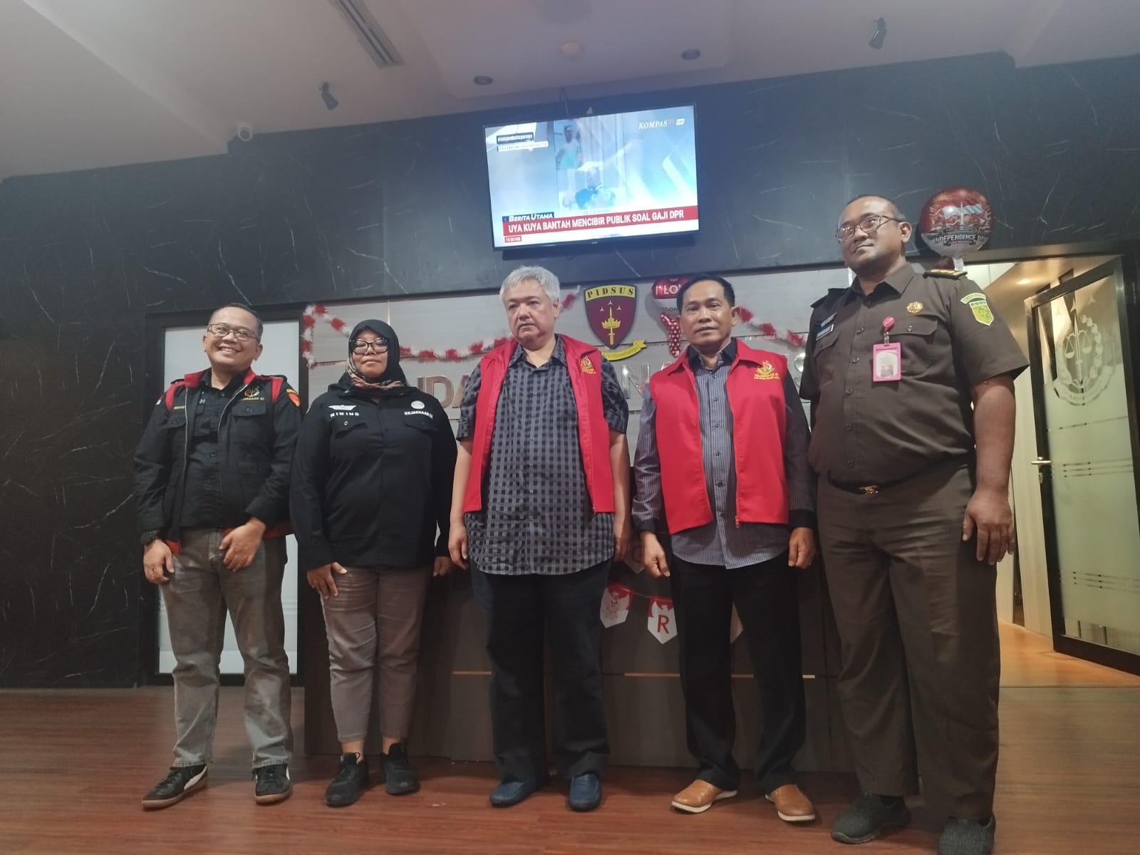 KENAKAN ROMPI: Kejati Jatim menetapkan dua tersangka kasus korupsi pengelolaan anggaran SMK salah satunya mantan Pj Bupati Sidoarjo. (IST/RADAR SURABAYA)