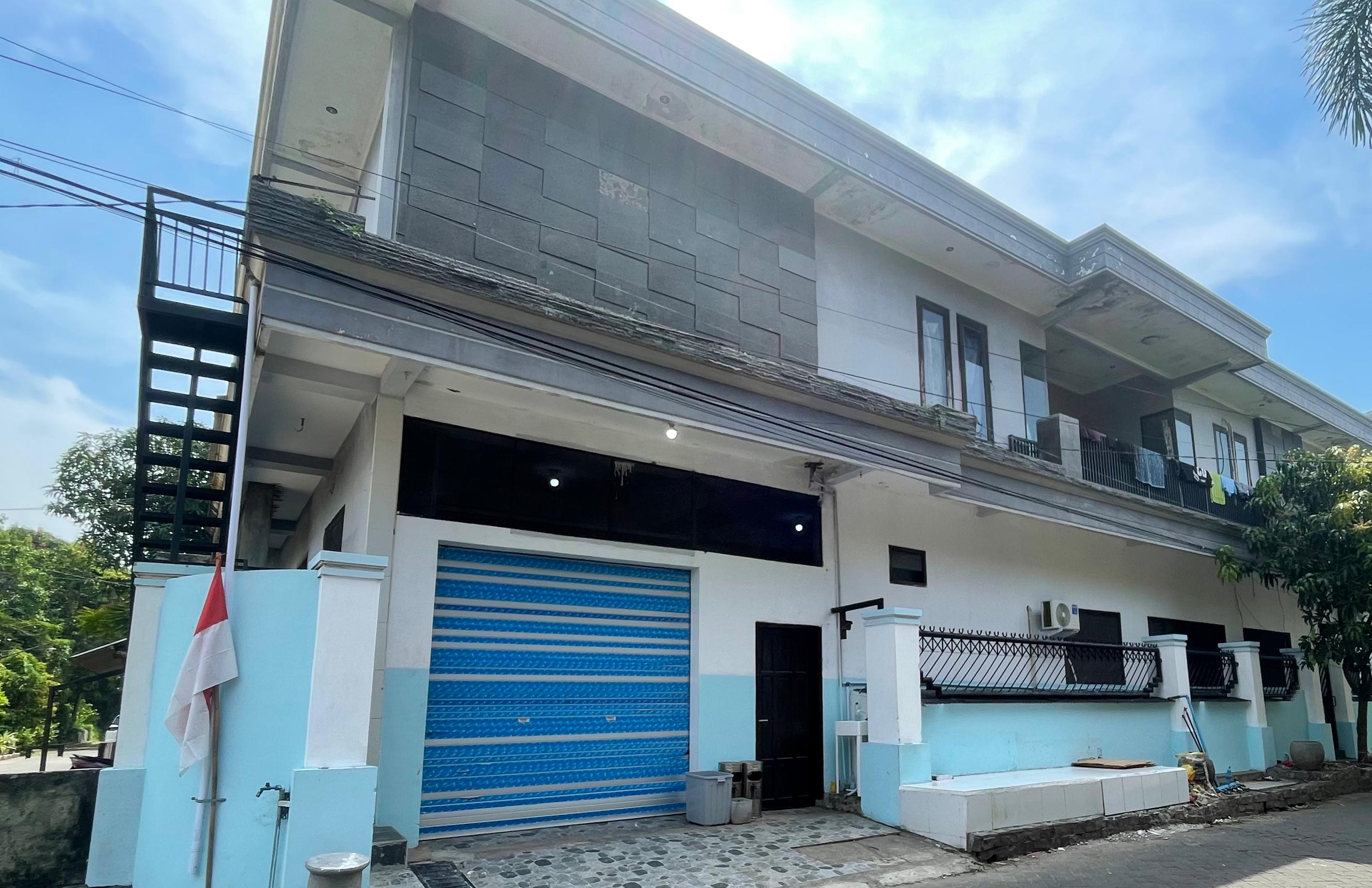 TERKENDALA: Kondisi dapur SPPG penyuplai MBG SMAN 2 Sidoarjo tampak tutup. (M SAIFUL ROHMAN/RADAR SIDOARJO)