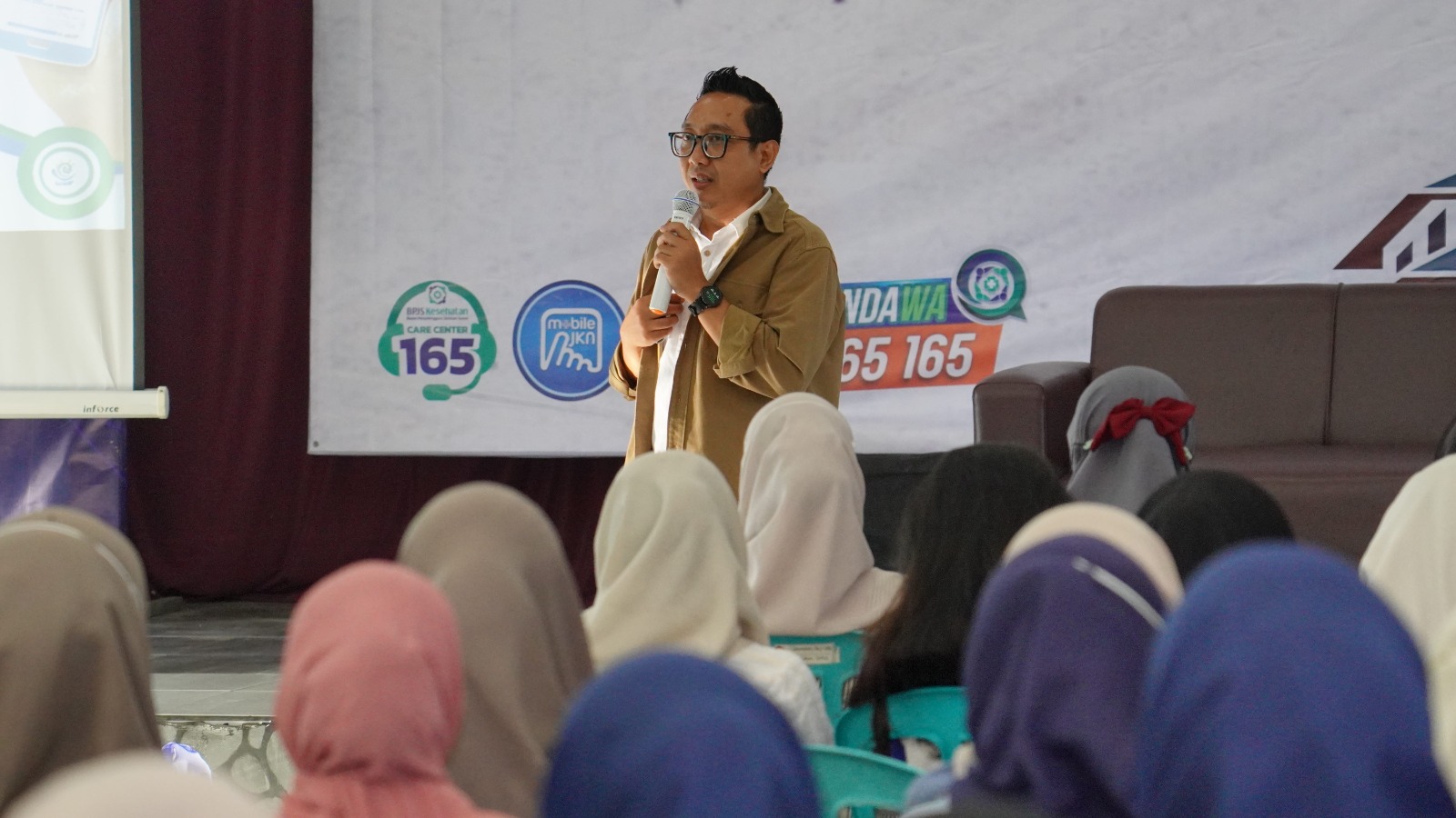 Wakil Direktur Bidang Kemahasiswaan dan Alumni Akademi Farmasi Mitra Sehat Mandiri, Heras Widiyoko