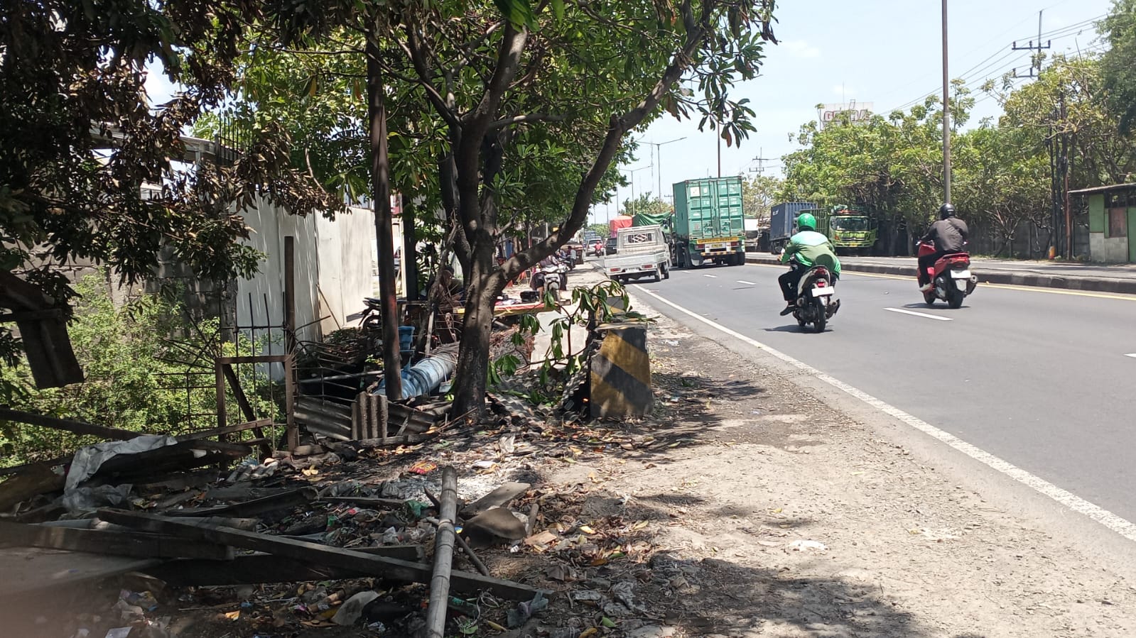 BUTUH PERHATIAN: Titik lokasi gorong-gorong yang akan diperlebar oleh DPUBMSDA Sidoarjo. (M SAIFUL ROHMAN/RADAR SIDOARJO)