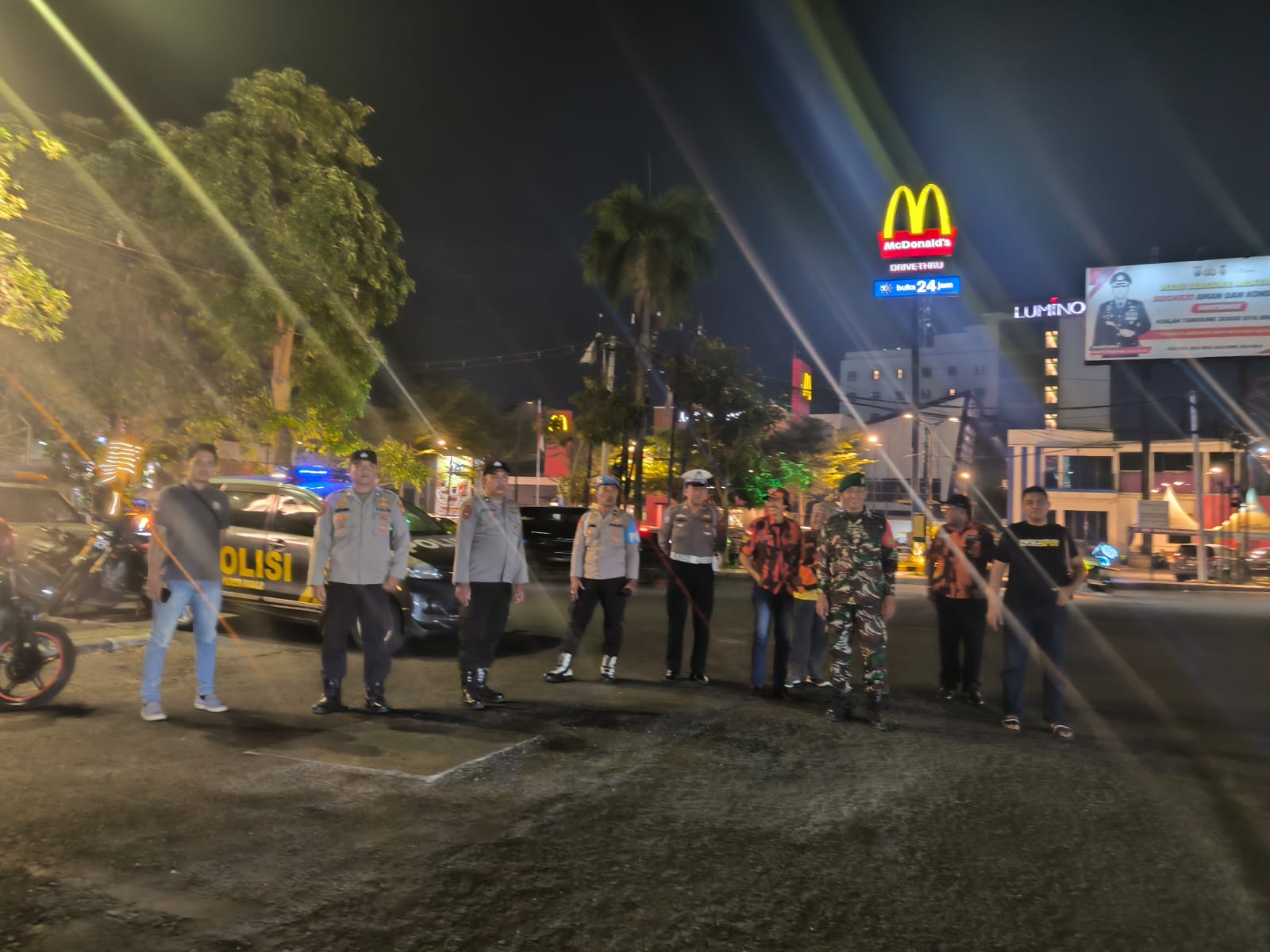 KEAMANAN : Petugas gabungan gelar patroli untuk ciptakan rasa nyaman, Kamis (4/9) malam.
