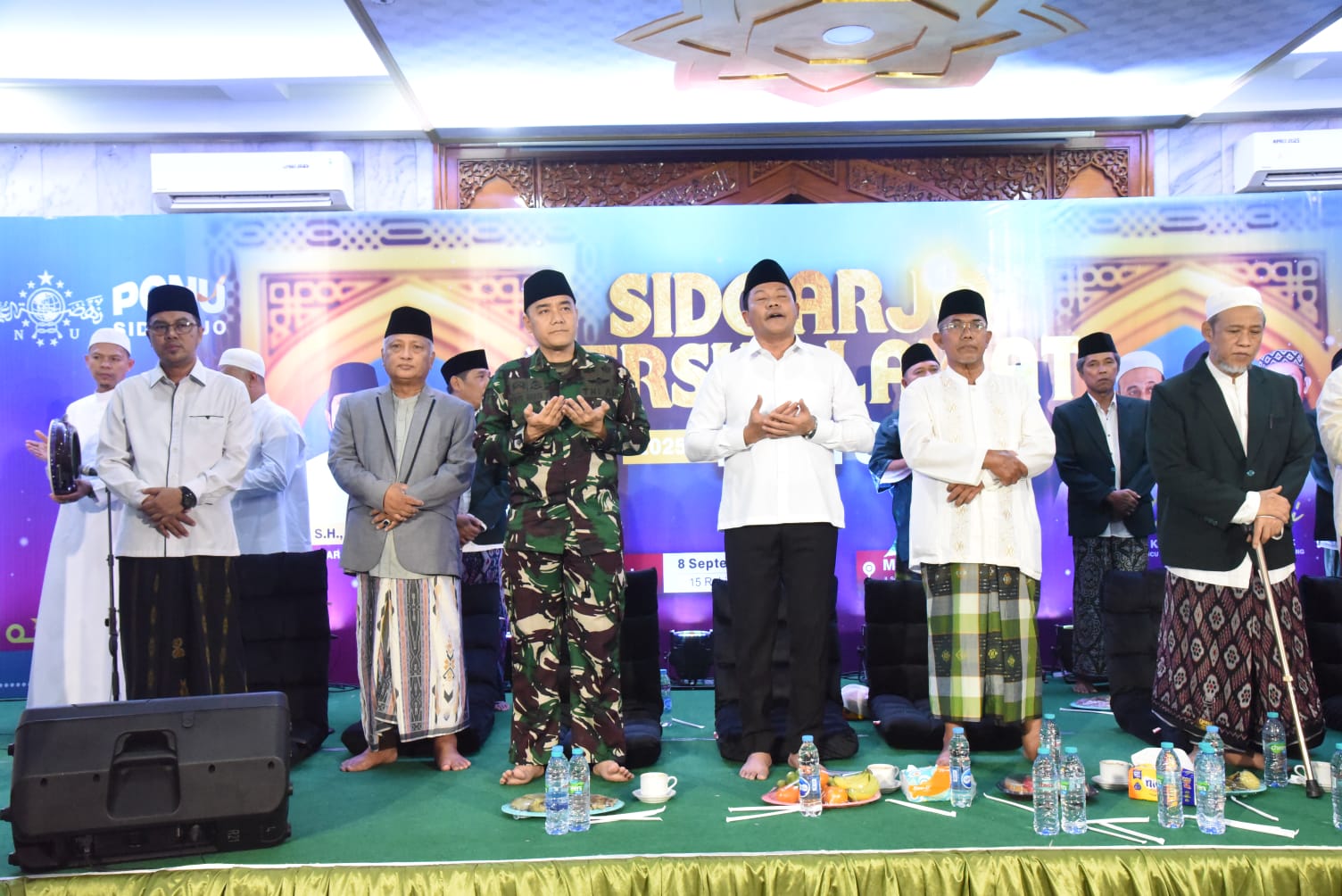 KHIDMAT: Bupati Sidoarjo Subandi bersama sejumlah Forkopimda mengikuti Sidoarjo Bersalawat di Masjid Agung Sidoarjo.