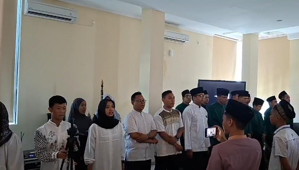 KHIDMAT : Seluruh siswa SMP Hang Tuah 6 Excellent Juanda peringati Maulid Nabi Muhammad SAW, Kamis (11/9).(ANAS/RADAR SIDOARJO)&nbsp;