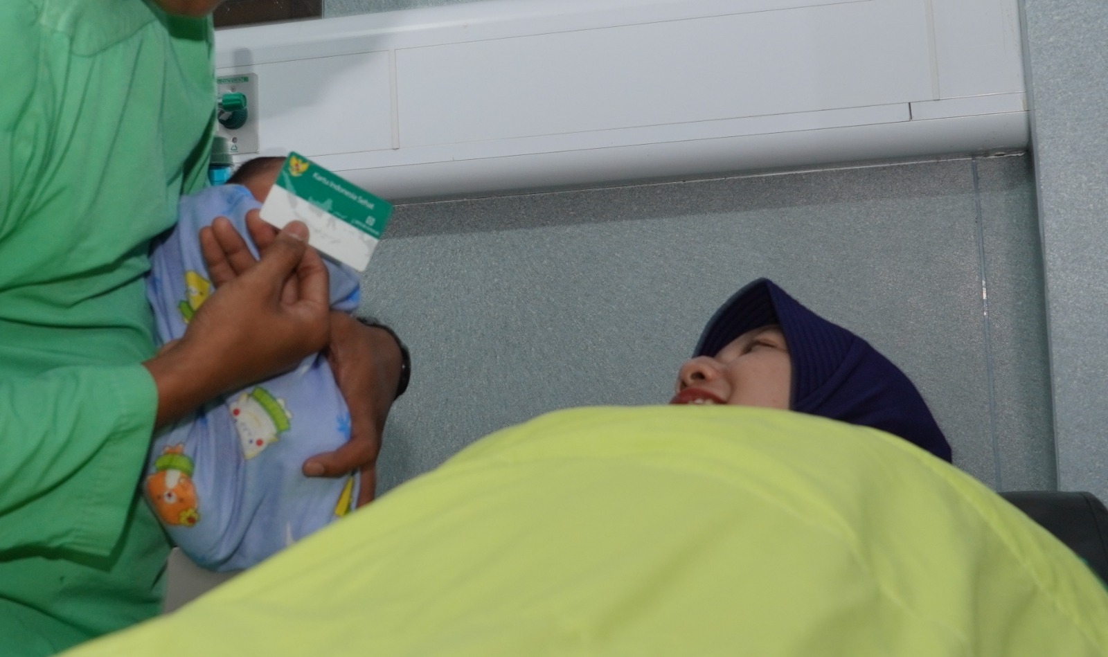 Kepala BPJS Kesehatan Cabang Sidoarjo, Munaqib berpesan kepada Peserta Jaminan Kesehatan Nasional (JKN) yang baru saja melahirkan agar segara mendapatkan bayinya menjadi peserta JKN.