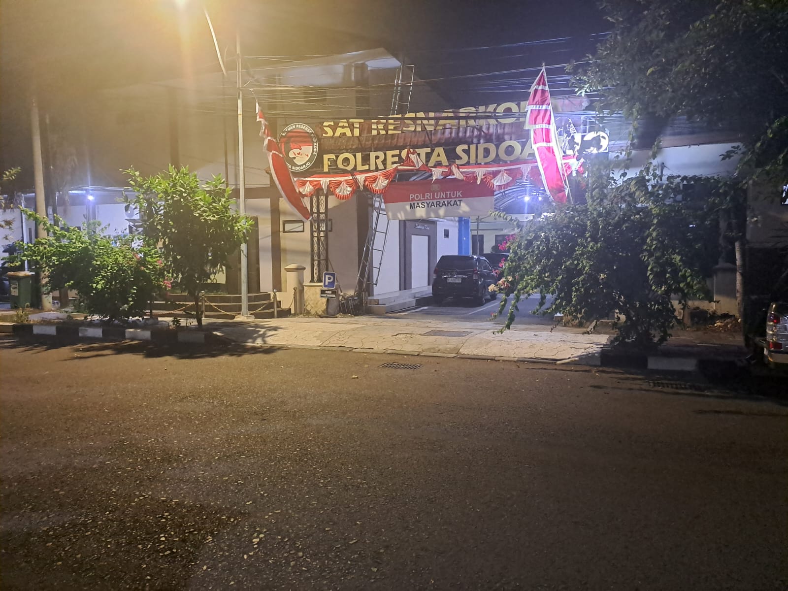 KLARIFIKASI: Kasatresnarkoba Polresta Sidoarjo Kompol Riki Donaire memastikan tidak ada unsur kesengajaan upload laporan polisi jadi status WA.(IST/RADAR SIDOARJO)