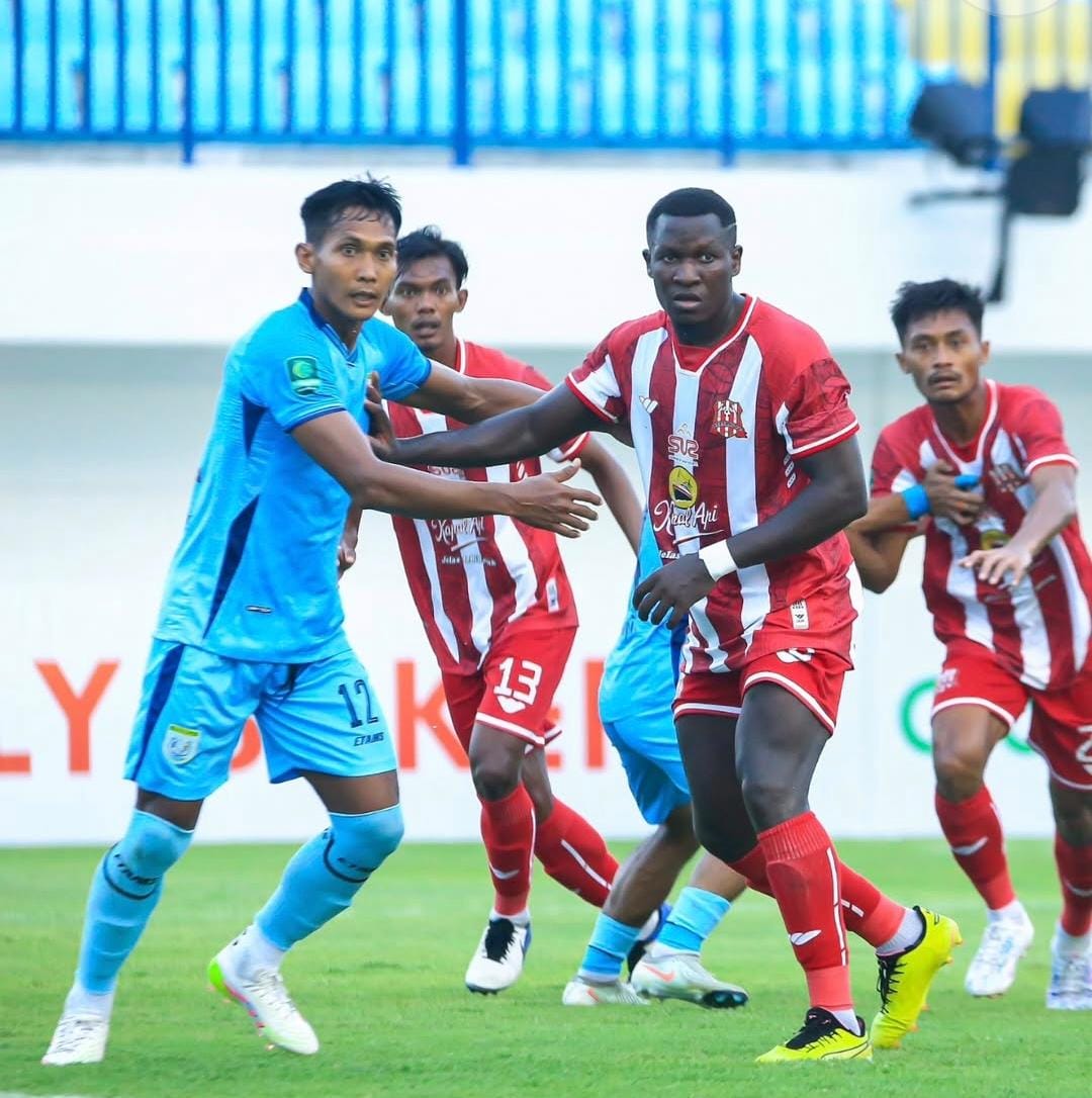 GACOR: Pemain Deltras Sidoarjo saat menghadapi Persela Lamongan di Stadion Surajaya. (IST/RADAR SIDOARJO)