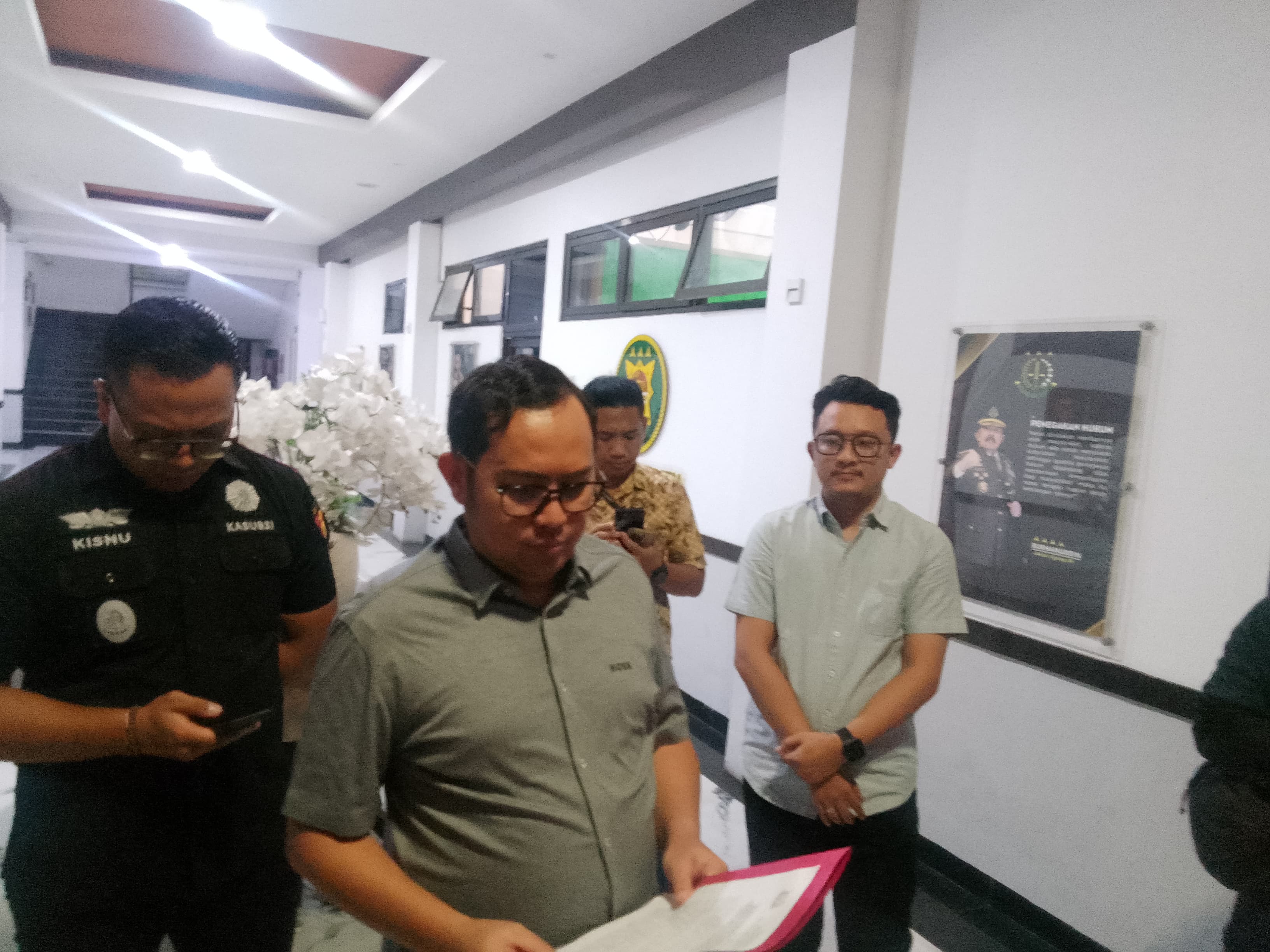 BELUM LENGKAP : Kejari Sidoarjo pastikan berkas kasus dugaan korupsi pengelolaan Rusunawa Tambaksawah, Waru, terus dilengkapi.(DIKY SANSIRI/RADAR SIDOARJO)