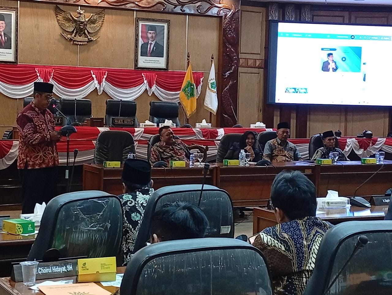 KOMPAK: Acara Forum Komunikasi Komite Sekolah/Madrasah Sidoarjo. Pengurus usai dilantik oleh Wabup Sidoarjo.(IST/RADAR SIDOARJO)