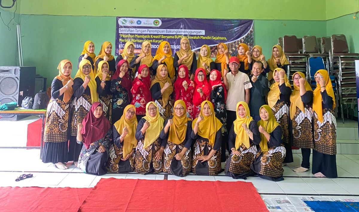 KOMPAK: Kegiatan pelatihan batik desa Suwaluh.