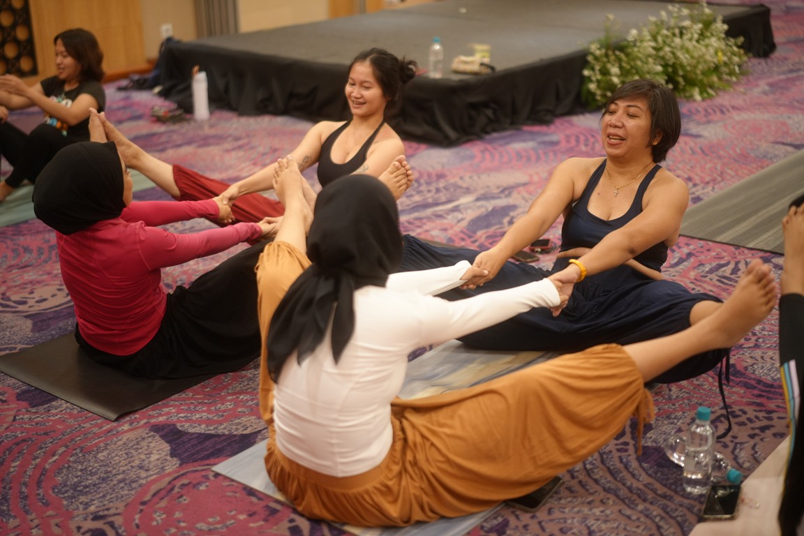 LENTUR: Yoga Date digelar di favehotel Sidoarjo untuk menghadirkan pengalaman olahraga sehat.