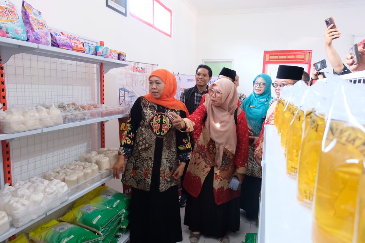 BEROPERASI: Koperasi merah putih yang ada di Desa Kupang Kecamatan Jabon saat diresmikan Gubernur Jatim Khofifah Indar Parawansa.