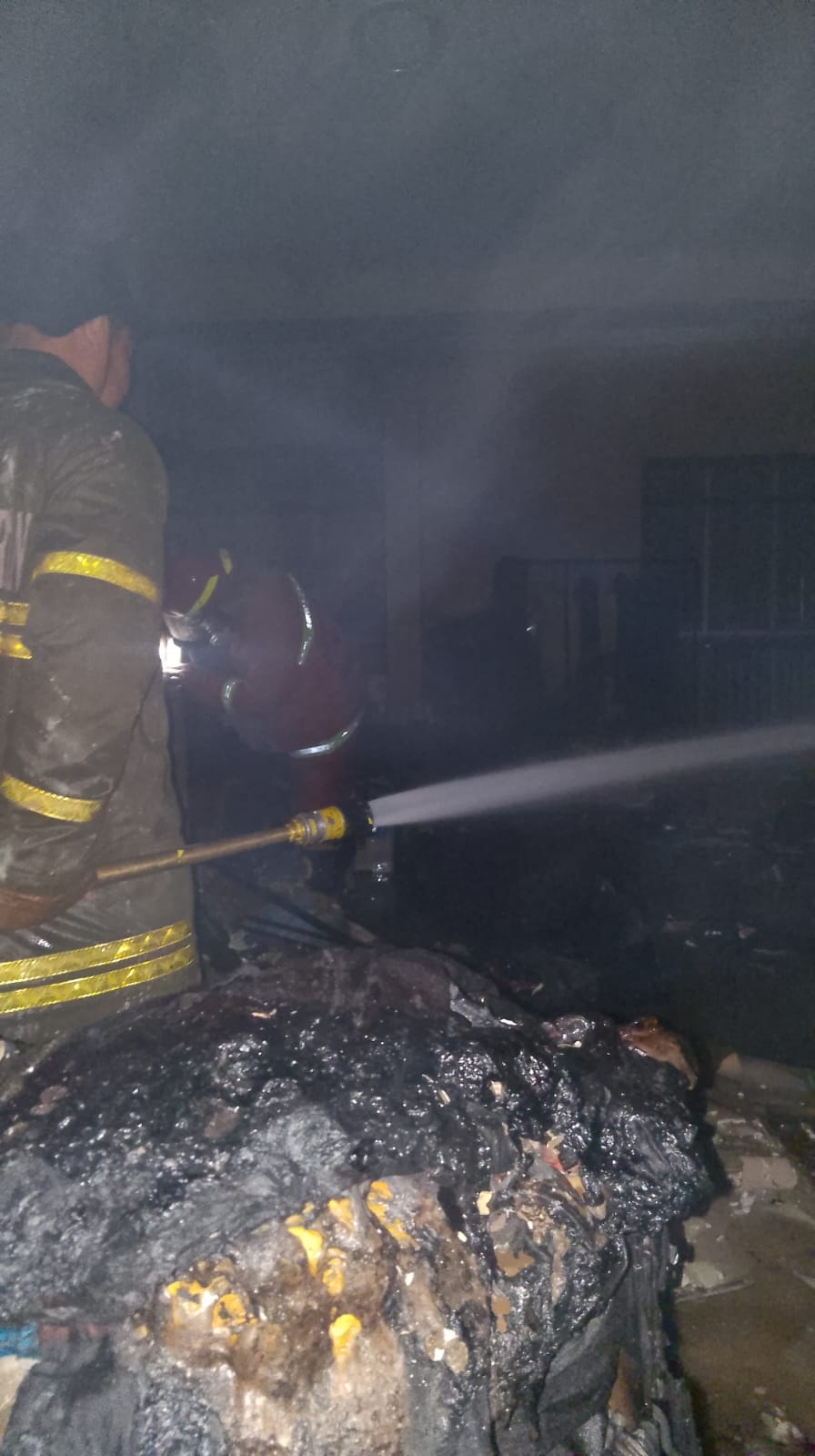 LUDES: Kondisi toko baju usai mengalami kebakaran di Waru.