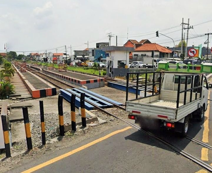 PERBAIKAN: Perlintasan KA sebelah timur perempatan Gedangan ditutup sementara.