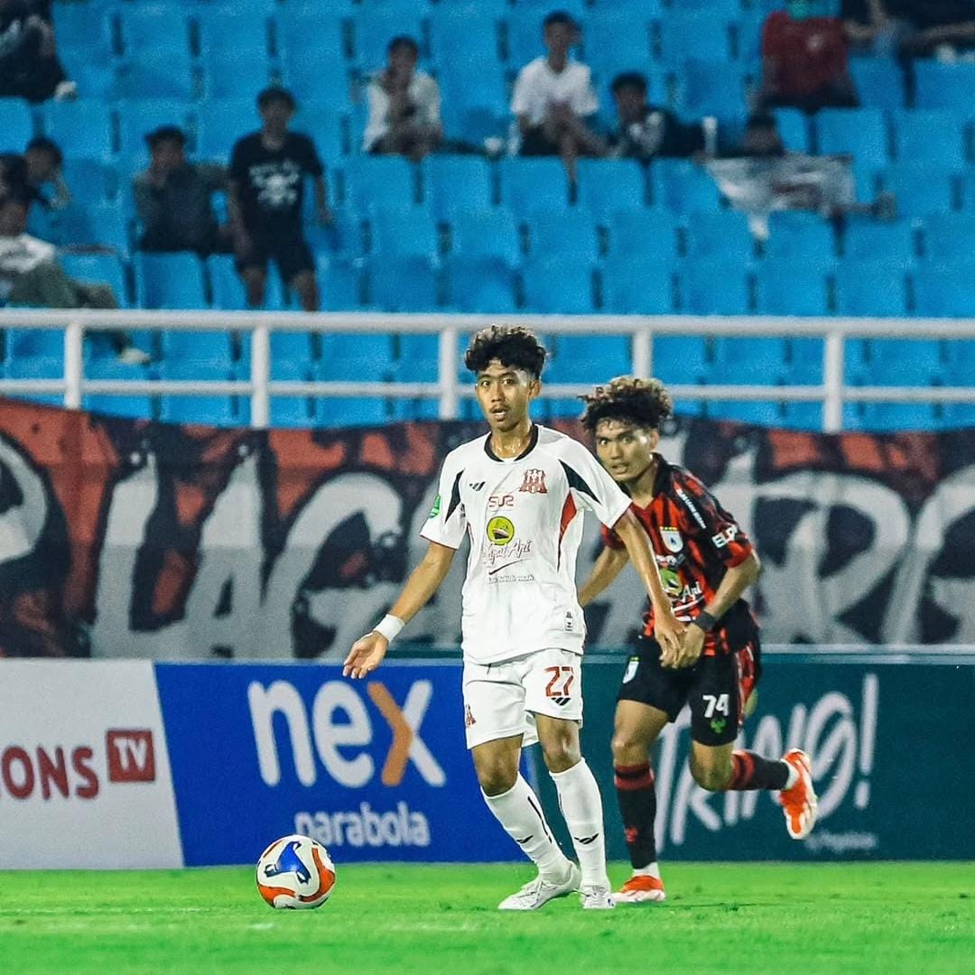 JAM TERBANG: Salah satu pemain muda Deltras Sidoarjo, Rafly Juniar. (FOTO DELTRAS SIDOARJO