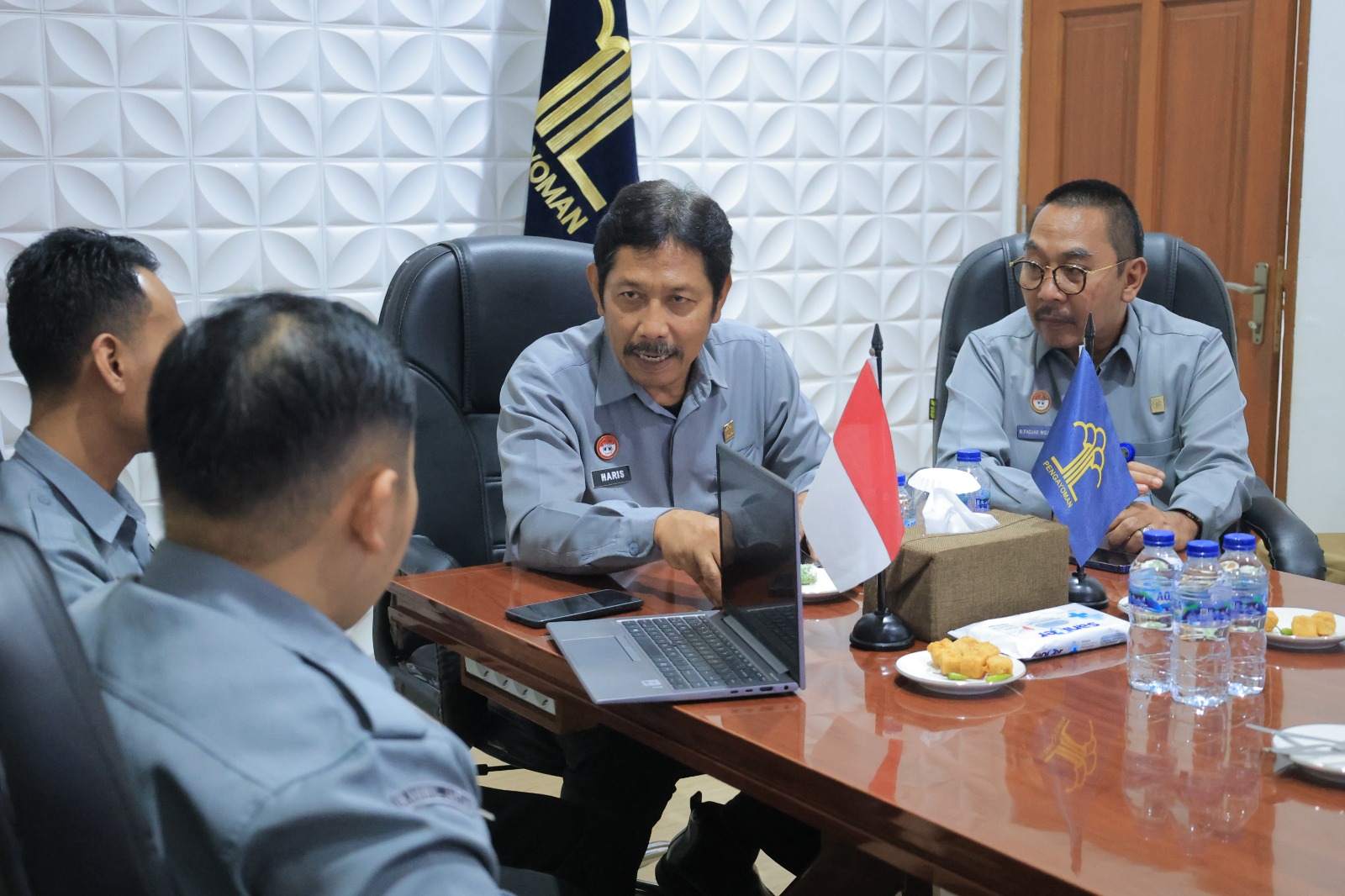 KOMPAK: Kakanwil Kemenkum Jatim, Haris Sukamto (dua dari kanan) saat mengikuti Seminar Nasional Merek Kolektif bagi Koperasi Desa/Kelurahan Merah Putih melalui daring.