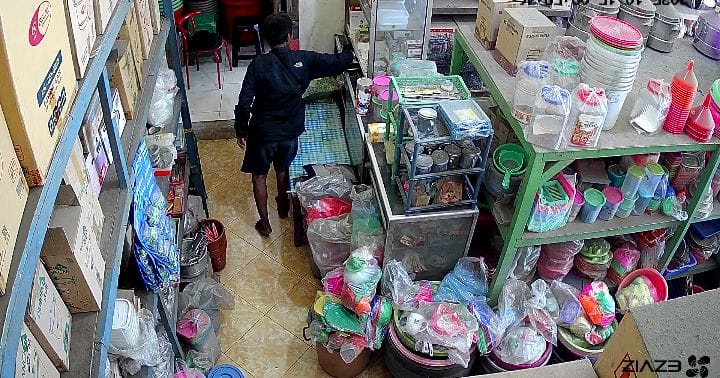 NEKAT: Maling curi uang di toko Tambaksawah Waru Sidoarjo.  &nbsp;