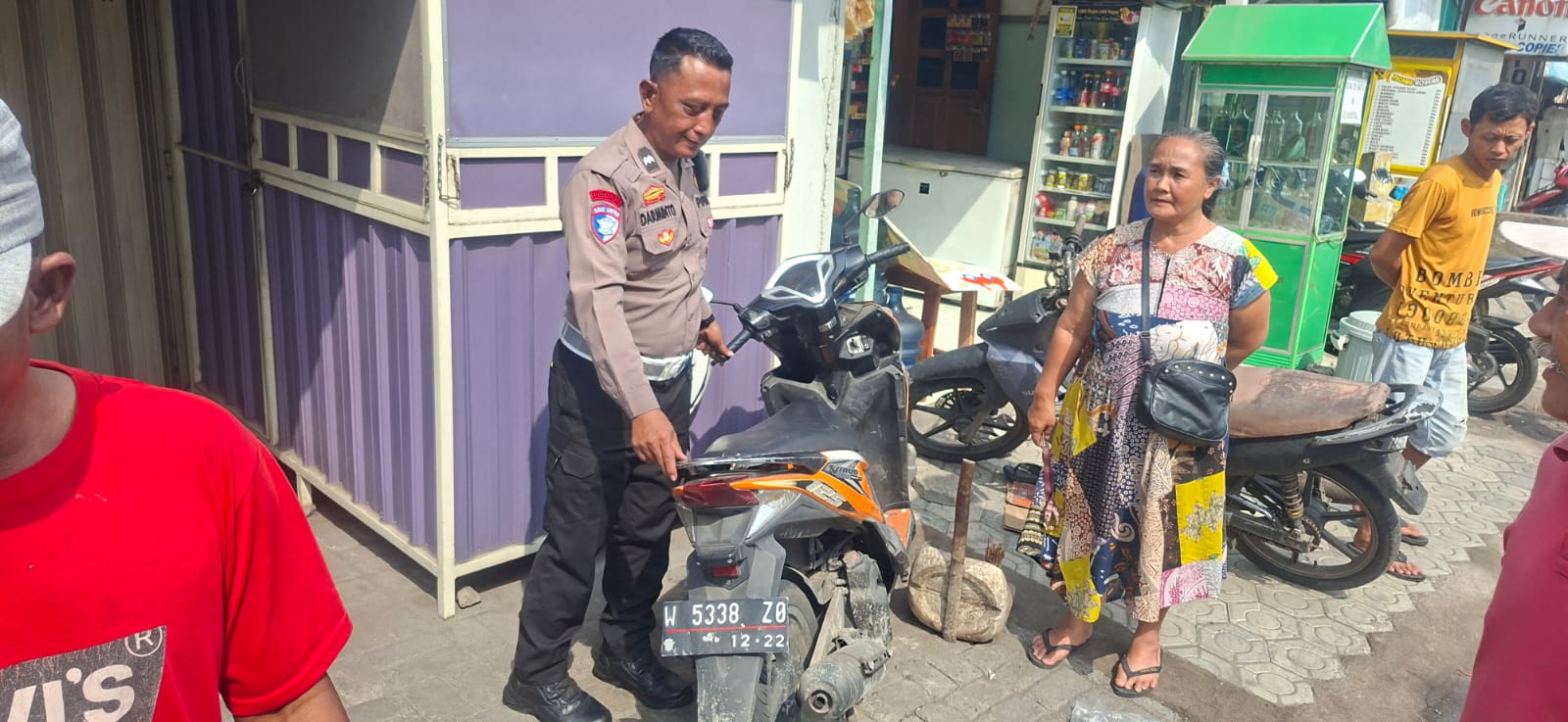 NAHAS: Polisi sedang melakukan penyelidikan di Krian, Sidoarjo, Senin (20/10).