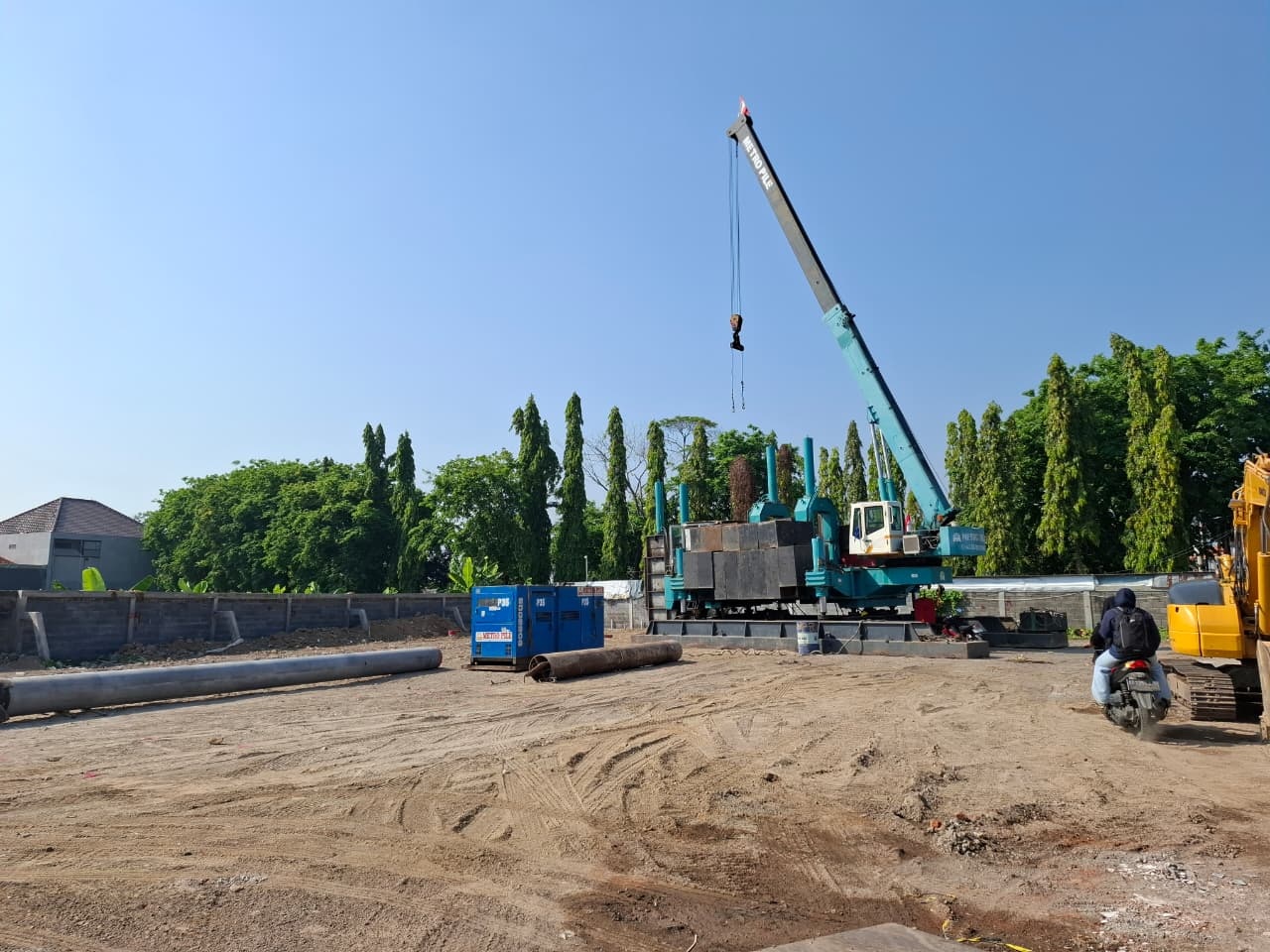 BERKEMBANG: Proses pembangunan RSUD Sedati untuk memperluas layanan kesehatan masyarakat di wilayah Sidoarjo selatan. (M SAIFUL ROHMAN/RADAR SIDOARJO)