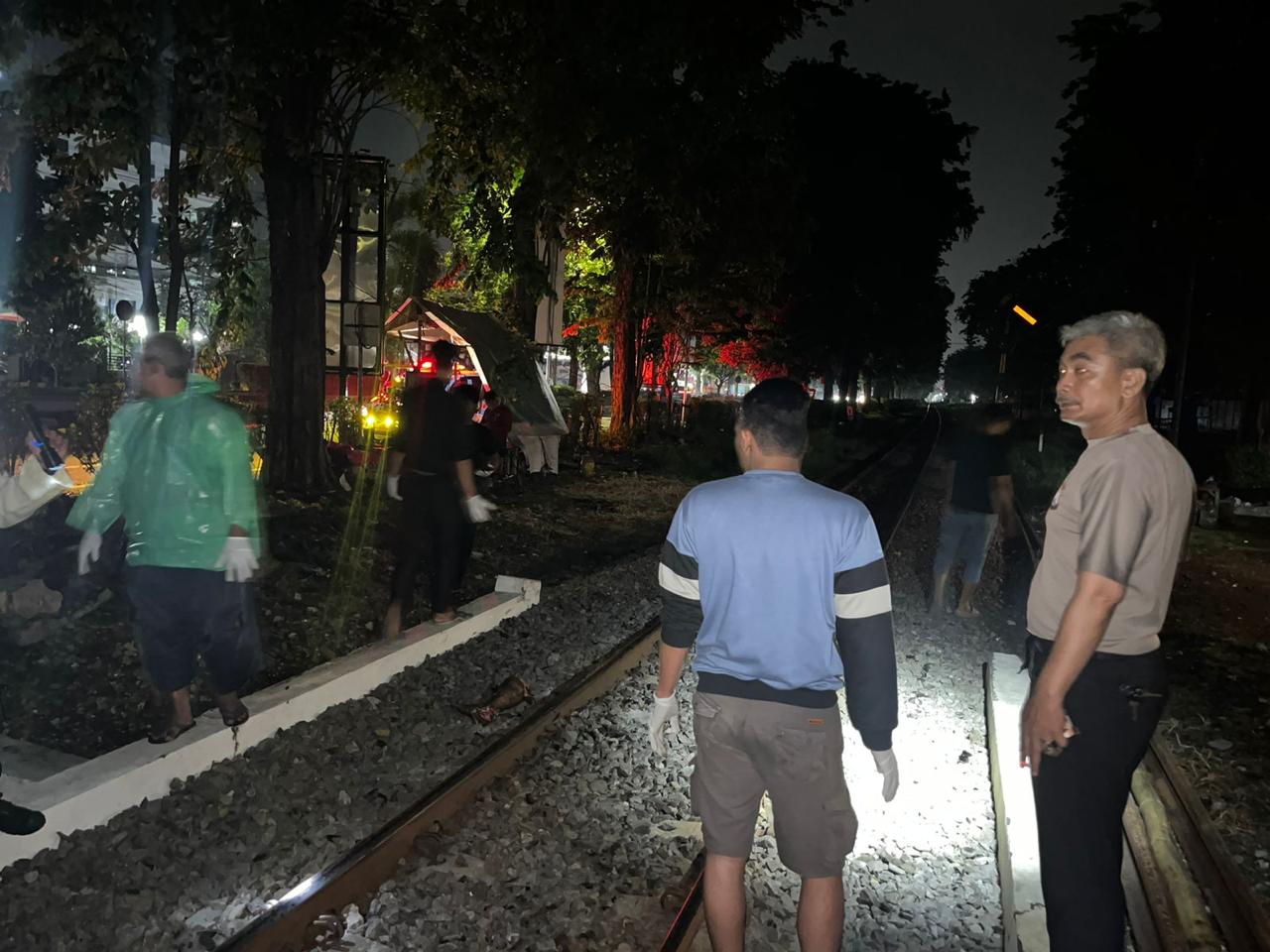NAHAS: Lokasi korban tertabrak kereta api di Waru, Jumat (31/10).