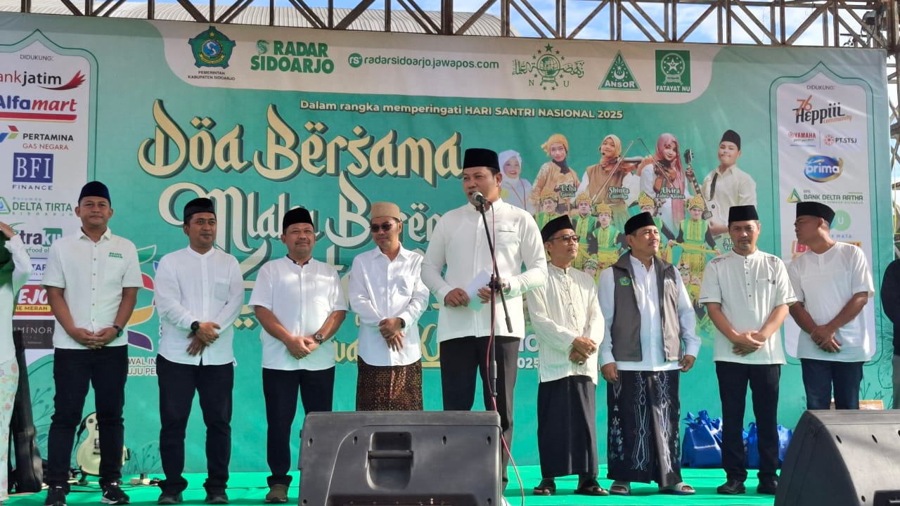 DUKUNGAN: Bupati Sidoarjo Subandi bersama Forkopimda diacara Mlaku Bareng Santri dan Festival UMKM 2025. (M SAIFUL ROHMAN/RADAR SIDOARJO)