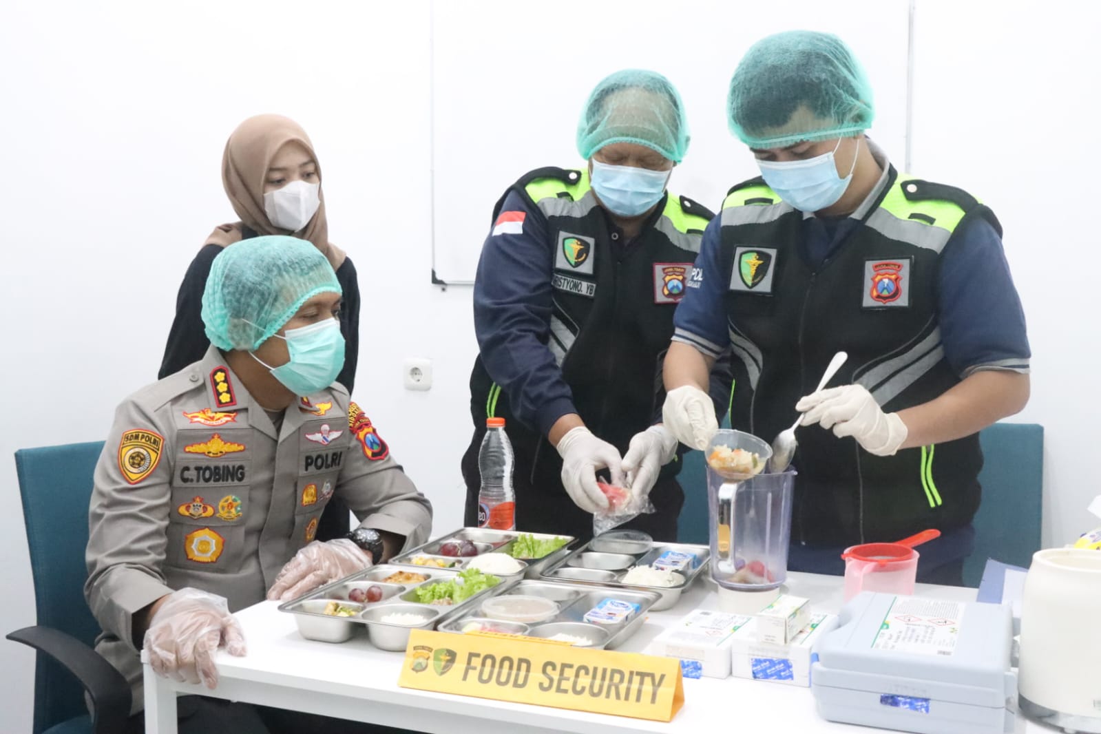 KESIAPAN: Kapolresta Sidoarjo meninjau dapur SPPG di Porong. (IST)