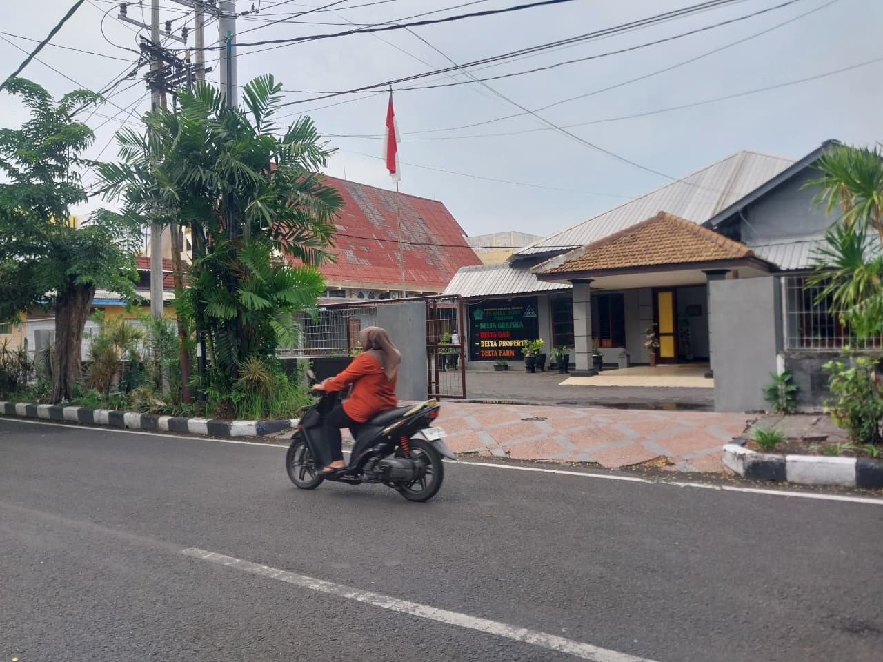PROSPEK: Gedung PT Aneka Usaha di Jalan Untung Suropati. (M SAIFUL ROHMAN/RADAR SIDOARJO)