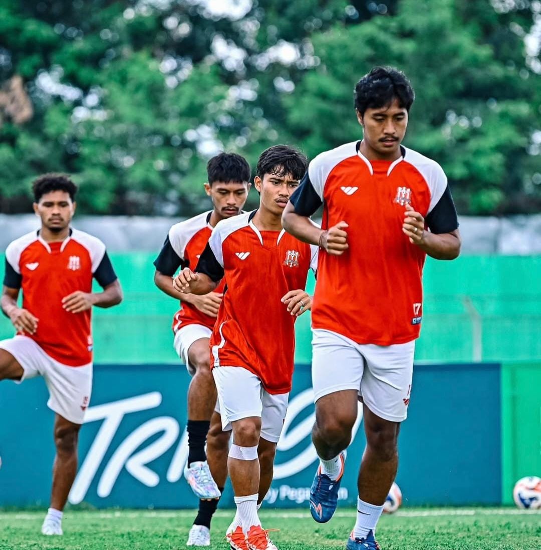 FOKUS: Pemain Deltras Sidoarjo saat latihan. (Foto&nbsp;Deltras Sidoarjo)